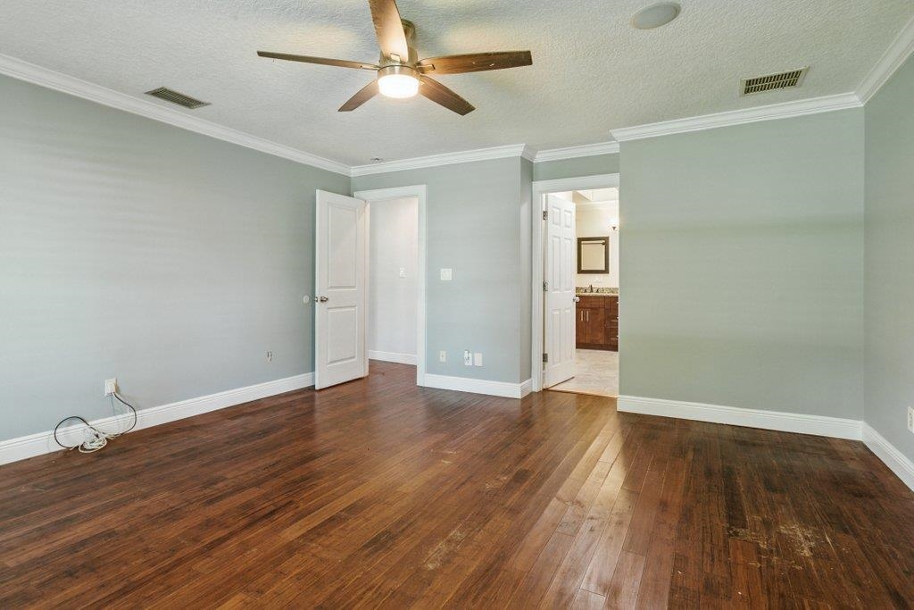 Image 33 of 61 For 2380 Deerwood Acres Dr