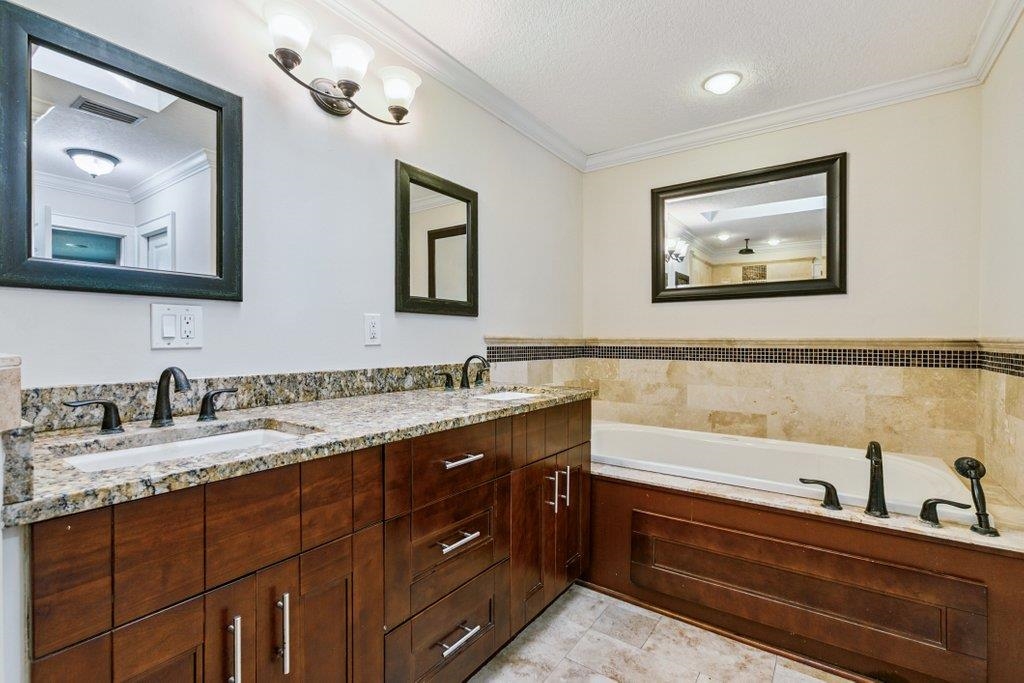 Image 36 of 61 For 2380 Deerwood Acres Dr