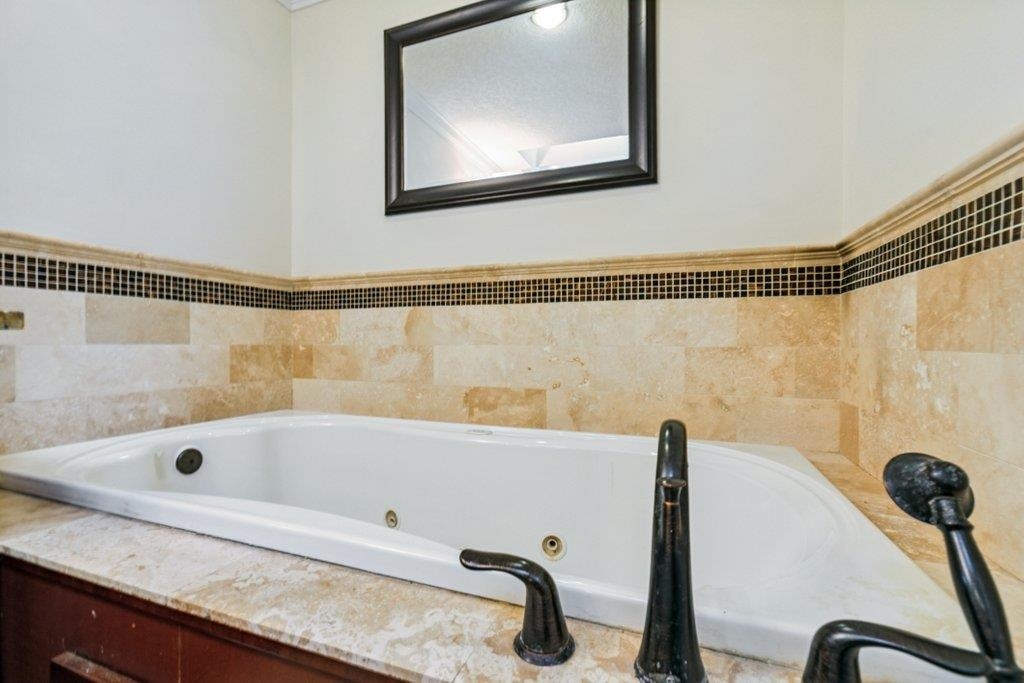 Image 39 of 61 For 2380 Deerwood Acres Dr