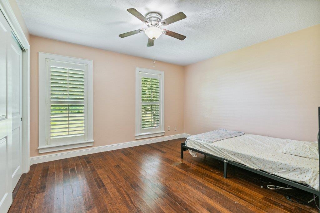 Image 40 of 61 For 2380 Deerwood Acres Dr