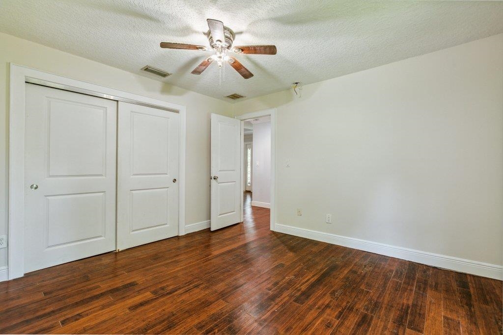 Image 43 of 61 For 2380 Deerwood Acres Dr