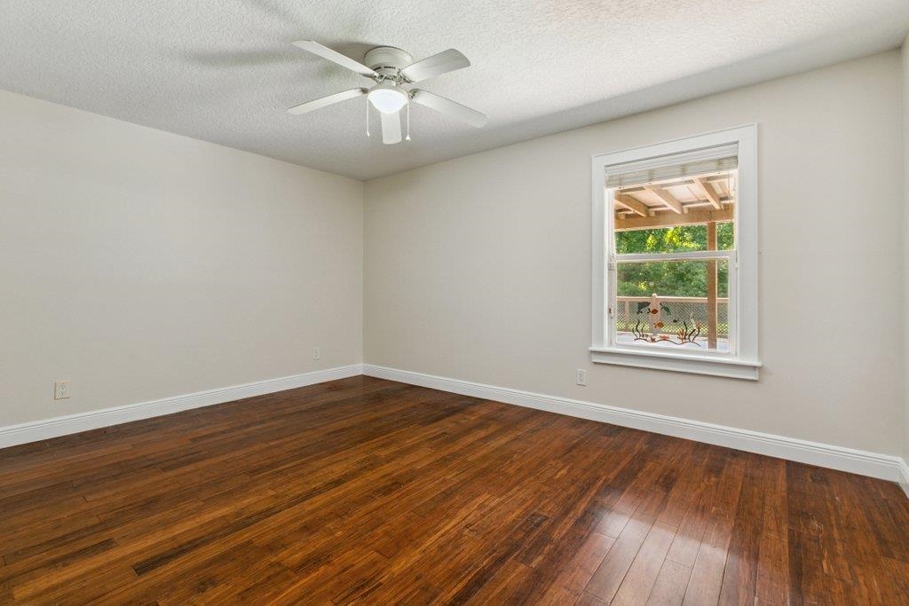 Image 47 of 61 For 2380 Deerwood Acres Dr