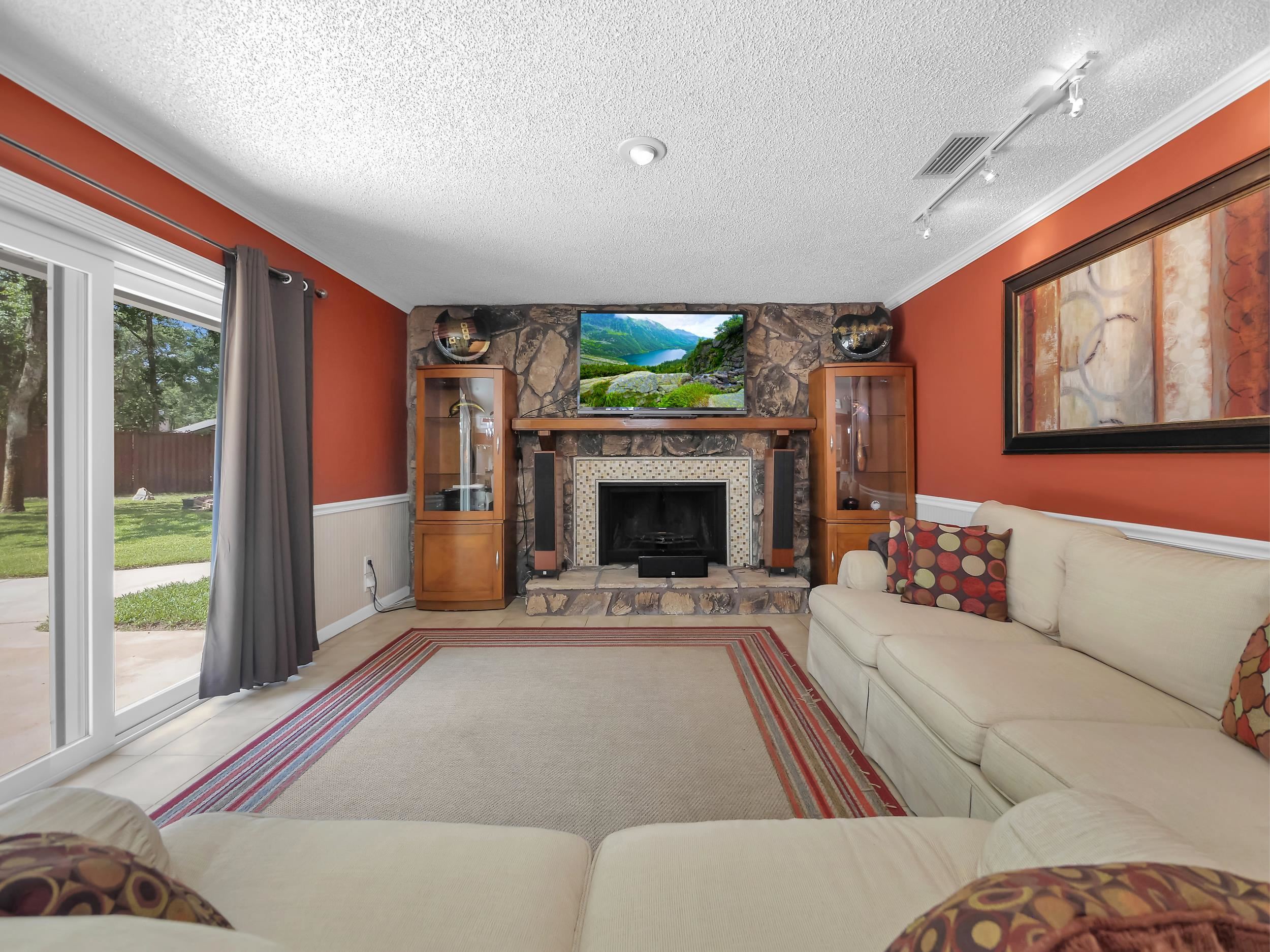 Image 6 of 47 For 1043 Winterhawk Dr