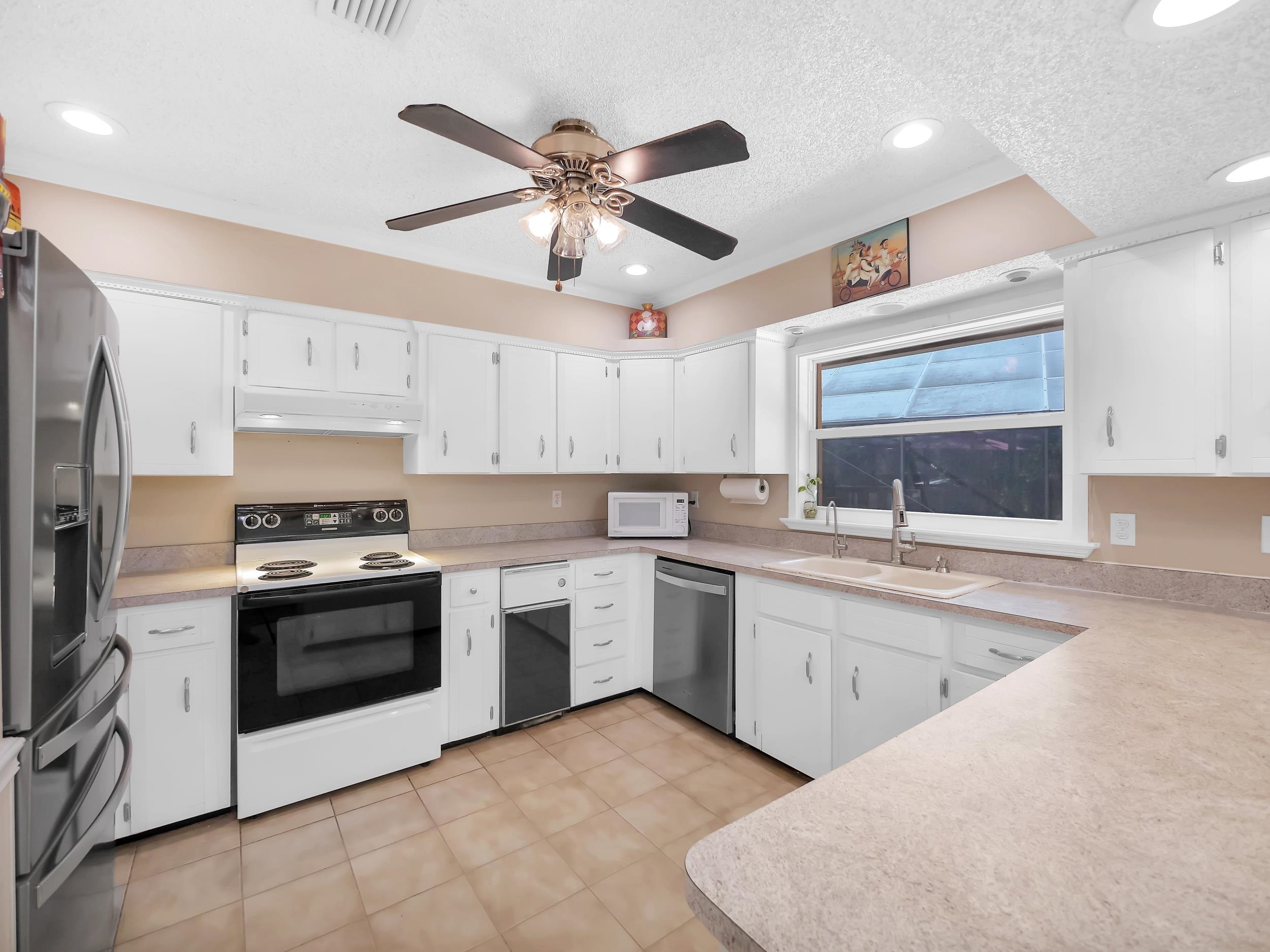 Image 8 of 47 For 1043 Winterhawk Dr