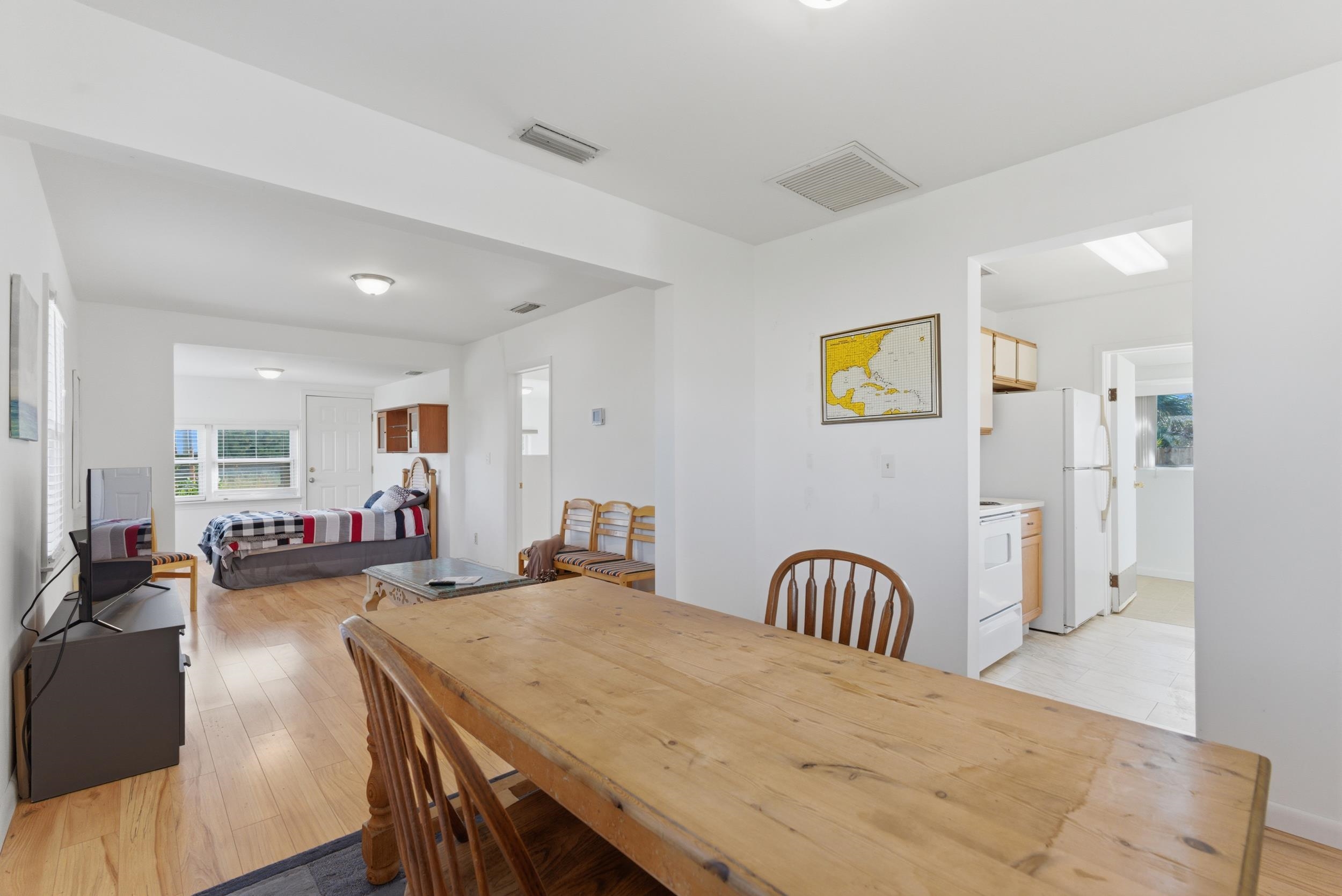 Image 11 of 58 For 6951 Middleton Ave