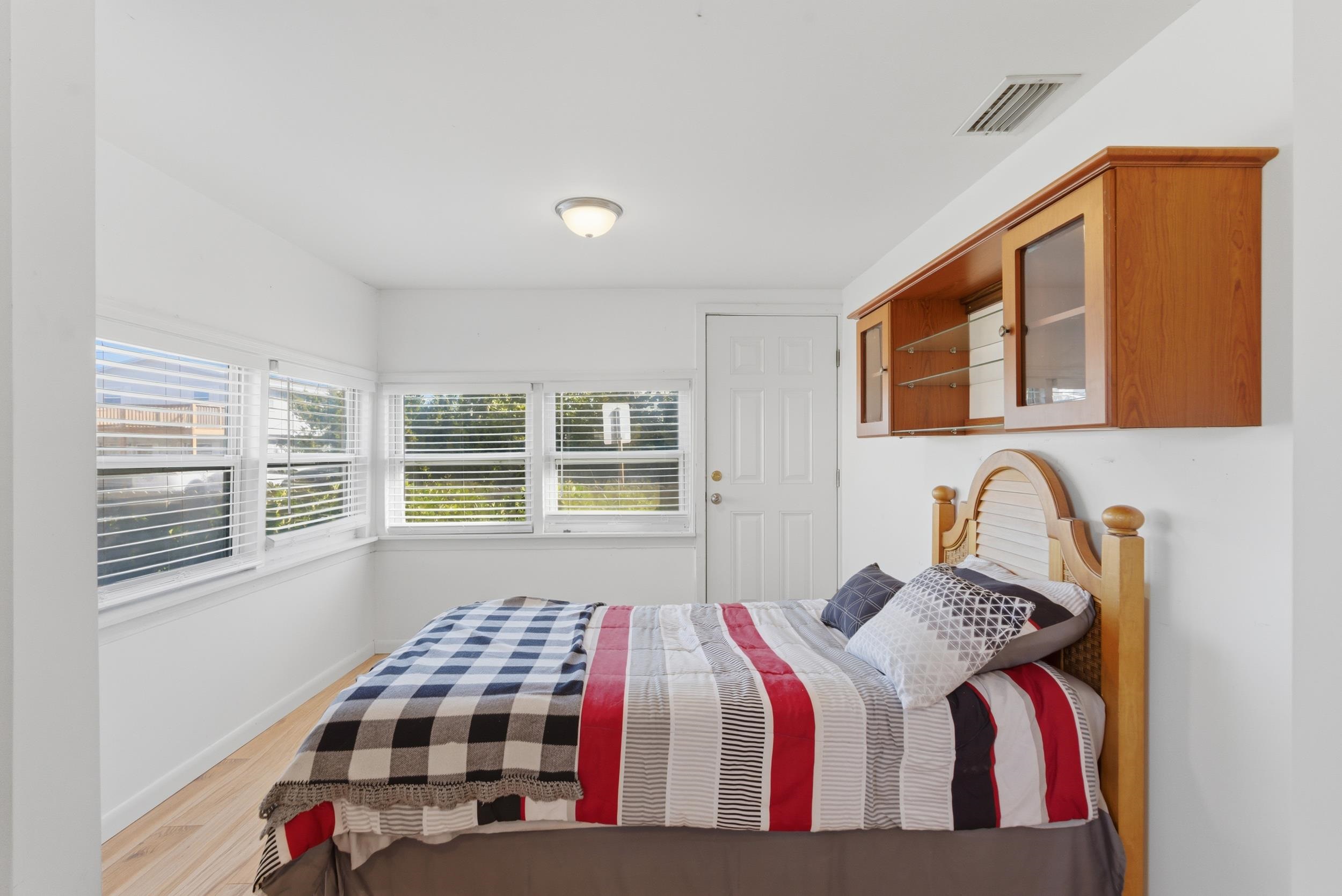 Image 18 of 58 For 6951 Middleton Ave