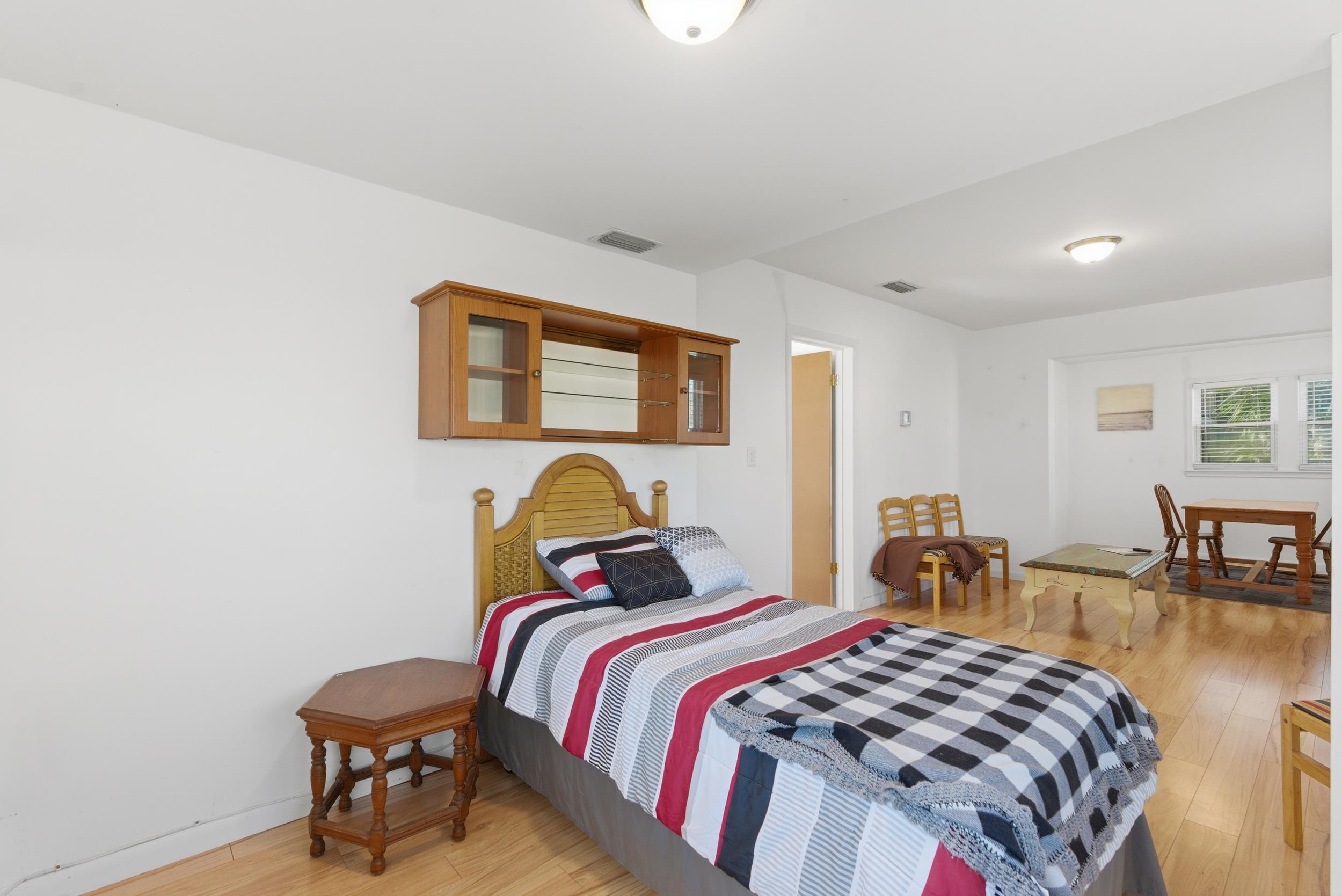 Image 19 of 58 For 6951 Middleton Ave