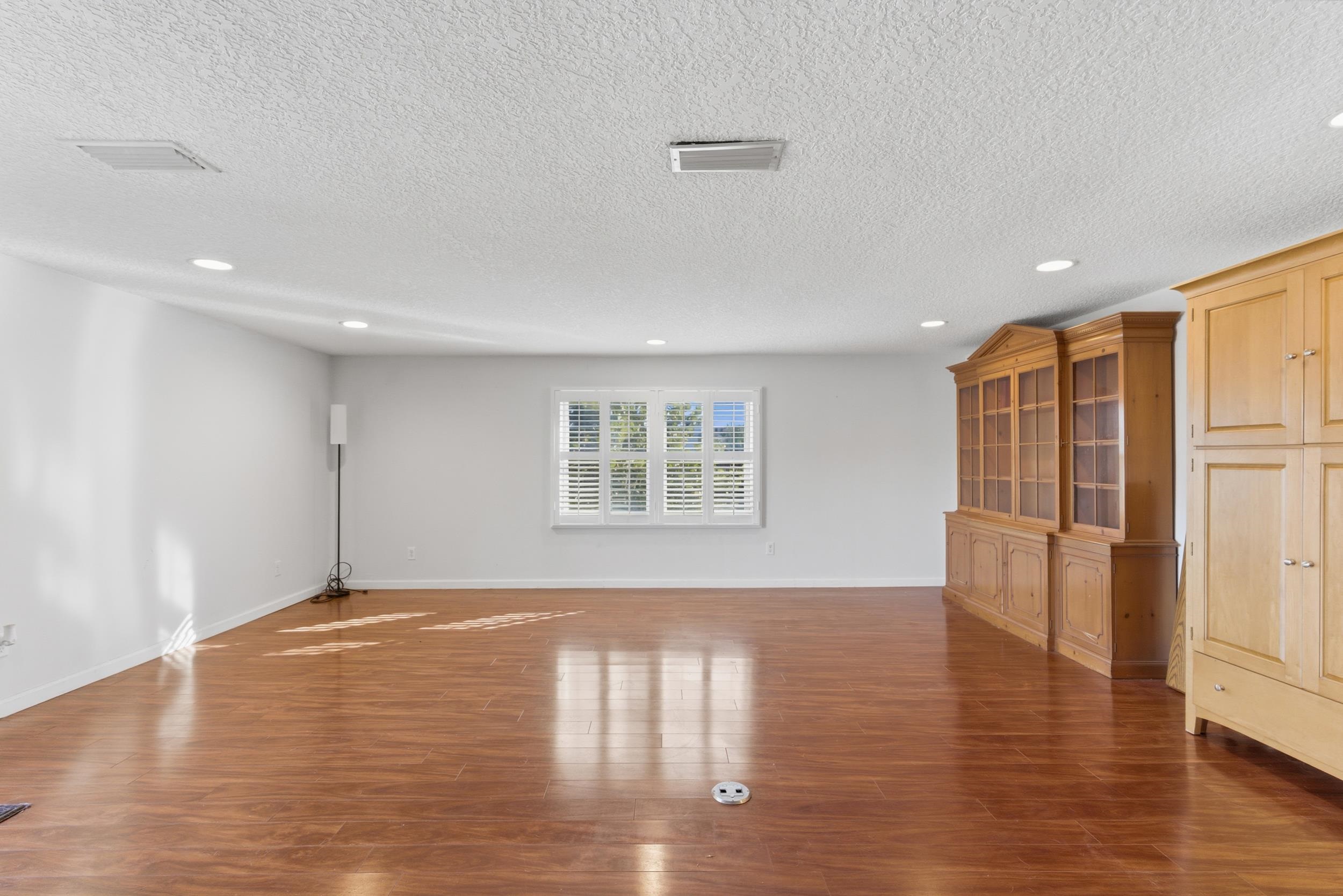 Image 25 of 58 For 6951 Middleton Ave