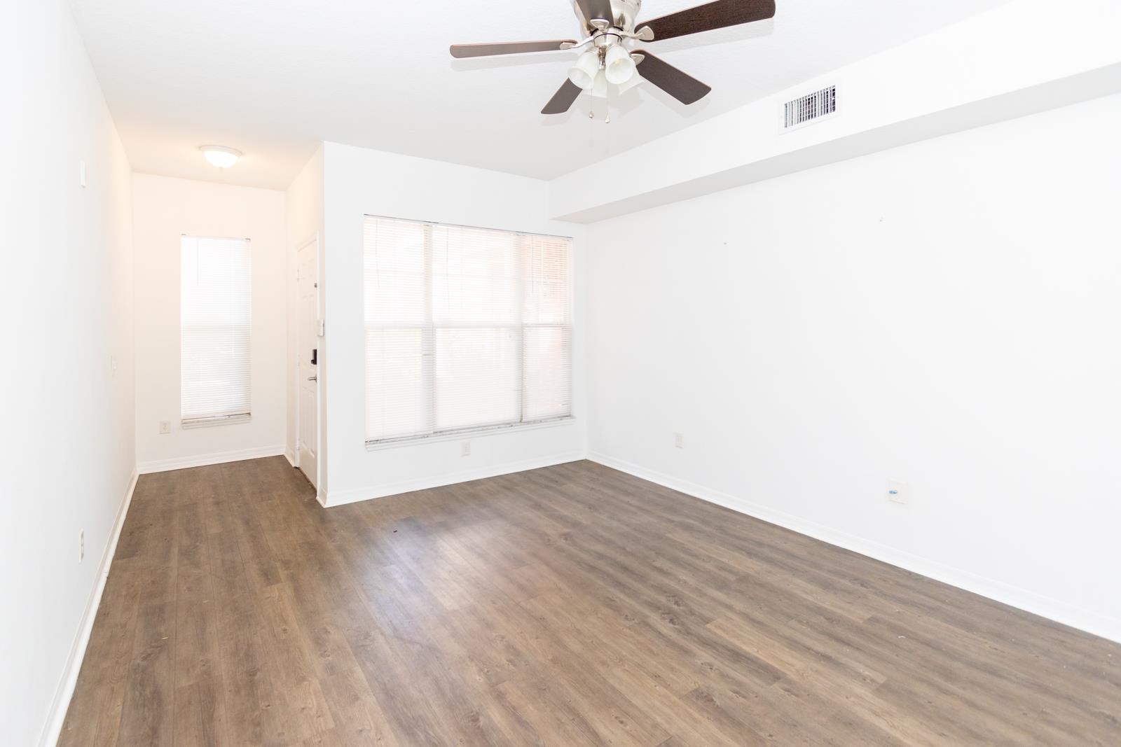 Image 4 of 33 For 11107 Harbour Vista Cir