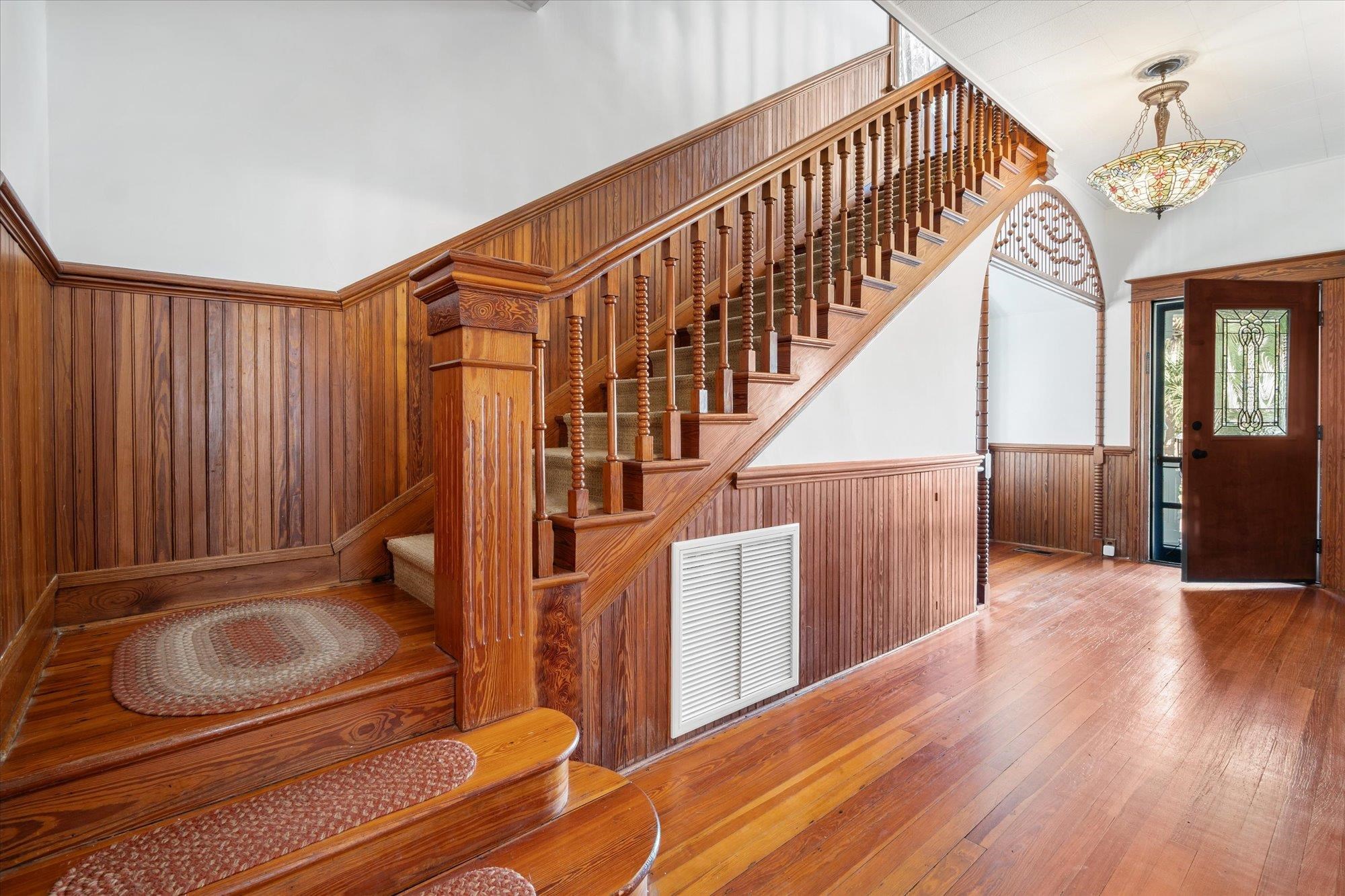 Image 13 of 87 For 31 Cincinnati Avenue