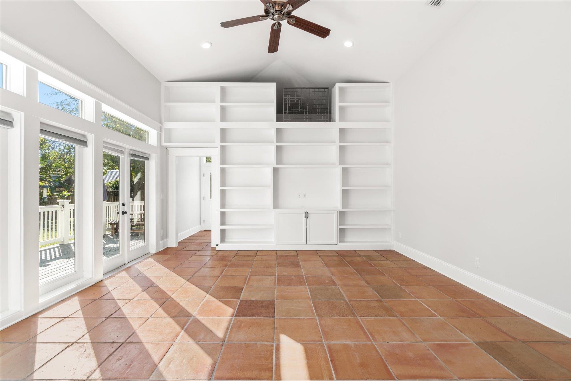 Image 33 of 87 For 31 Cincinnati Avenue