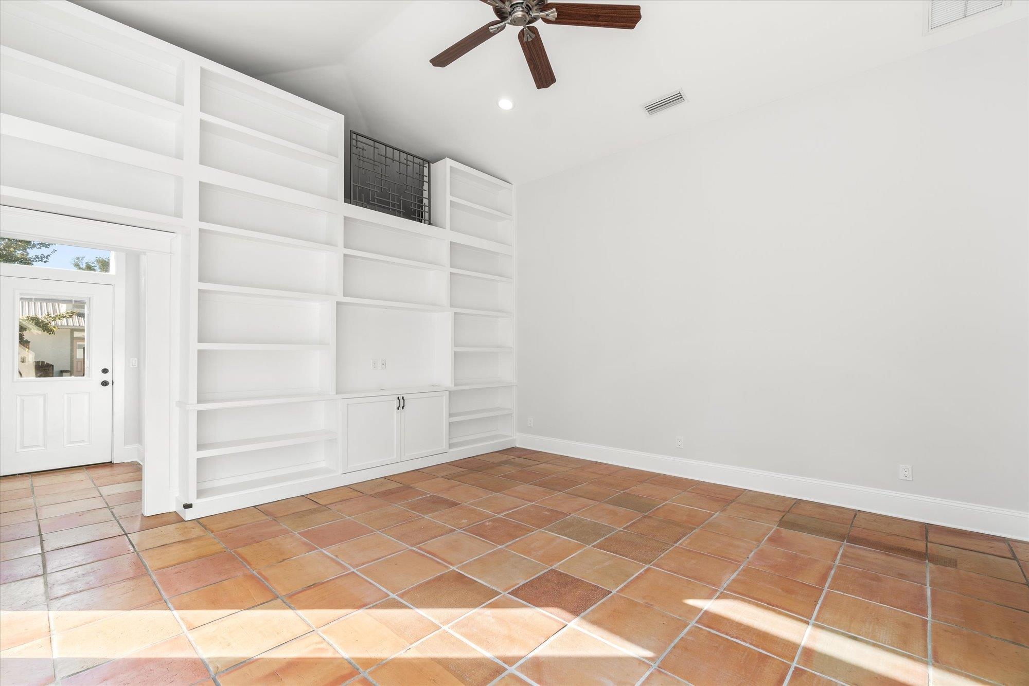 Image 35 of 87 For 31 Cincinnati Avenue