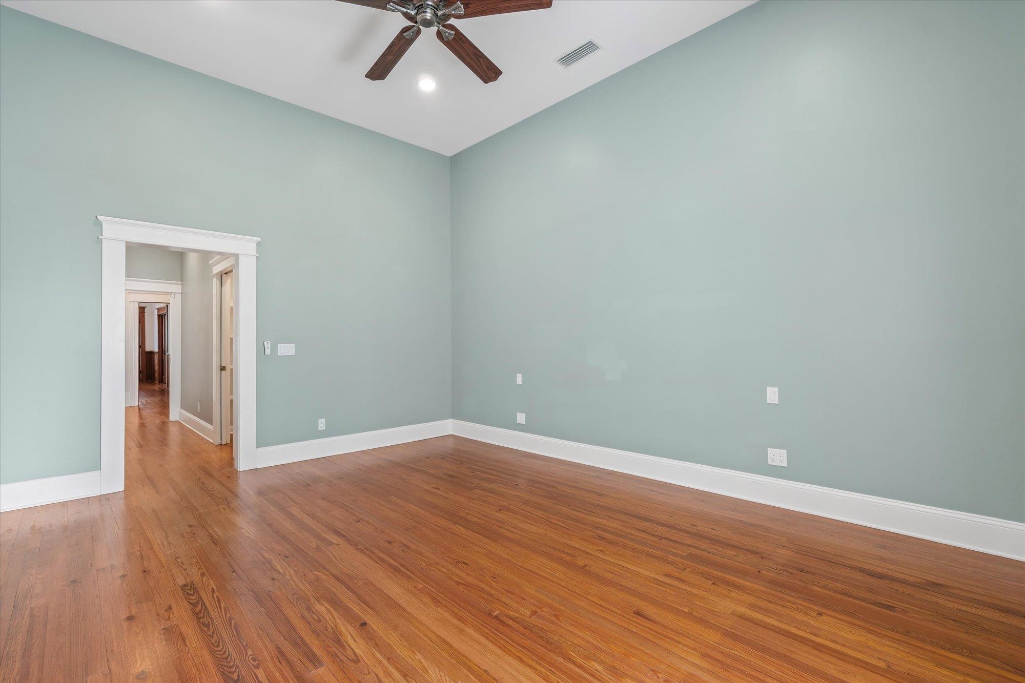 Image 39 of 87 For 31 Cincinnati Avenue