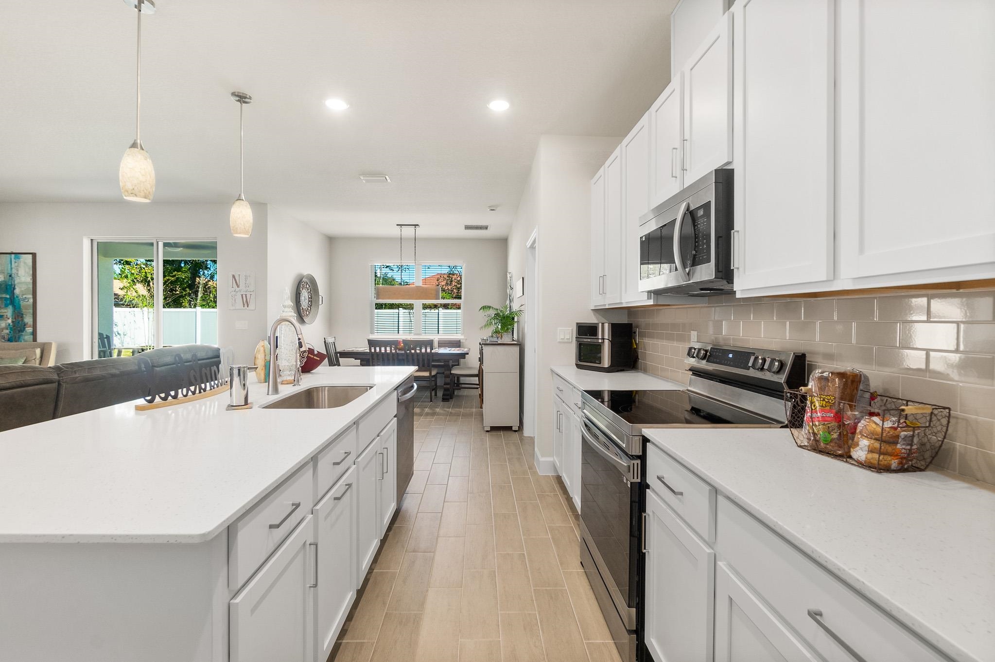 Image 18 of 55 For 5 Roxton Ln  