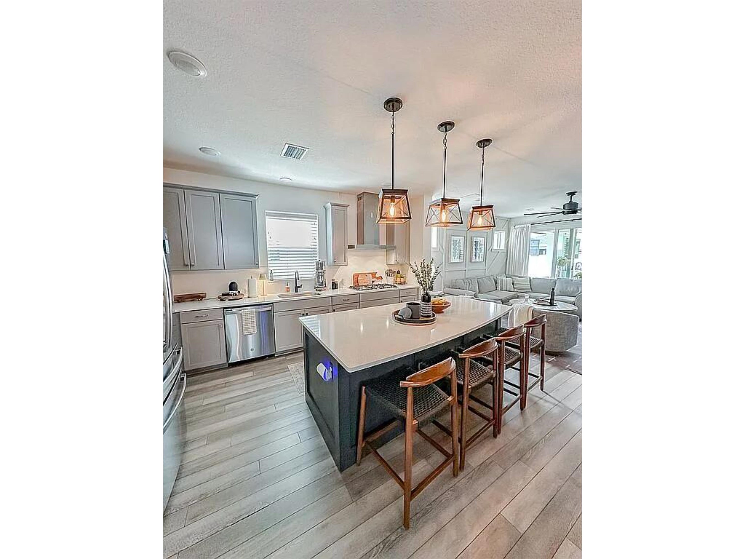 Image 9 of 31 For 132 Millenia Dr