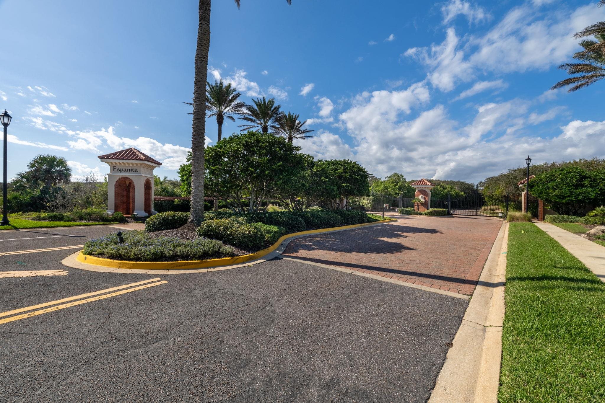 Image 4 of 36 For 301 La Crescenta Drive S