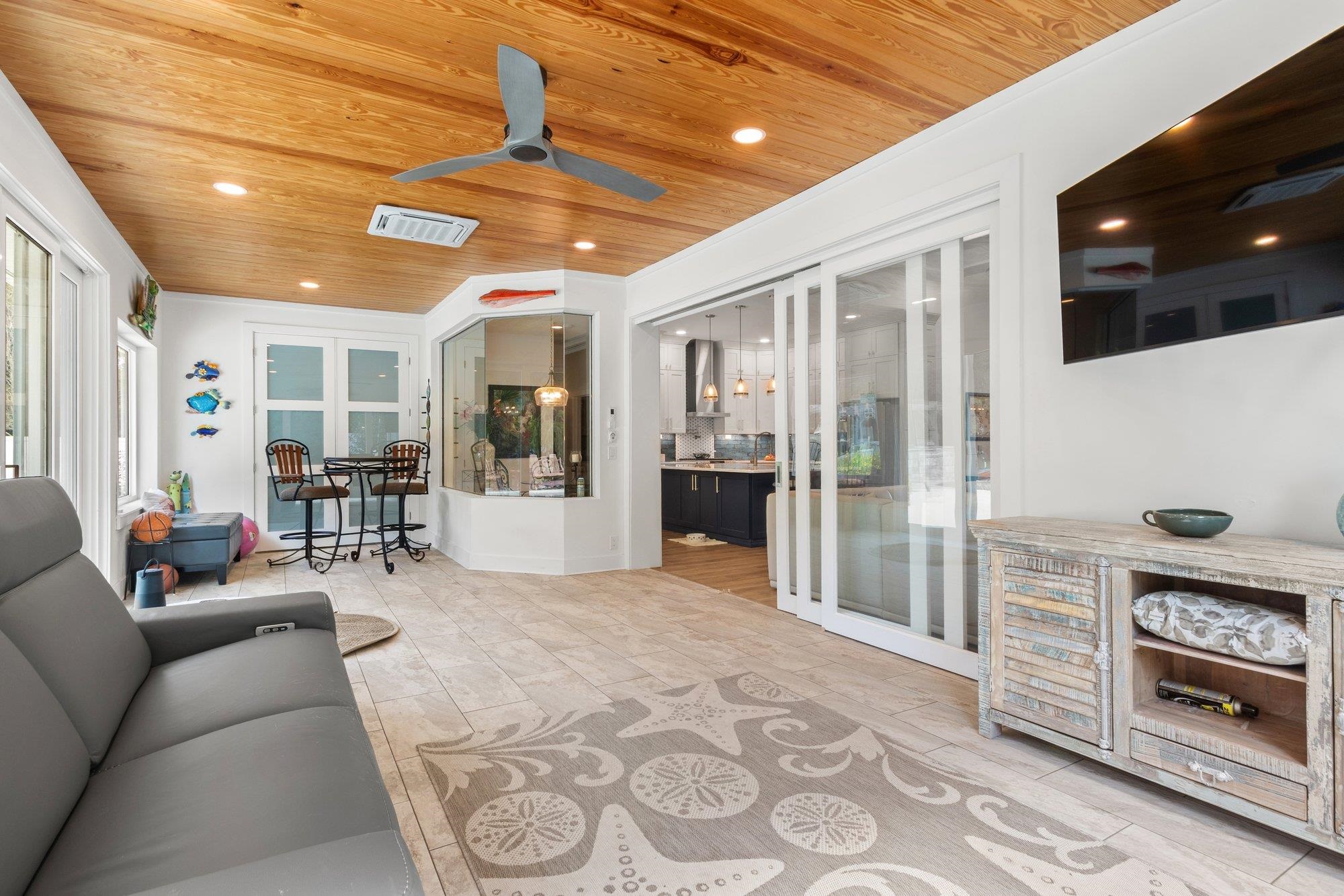 Image 10 of 50 For 3432 Kings Rd S