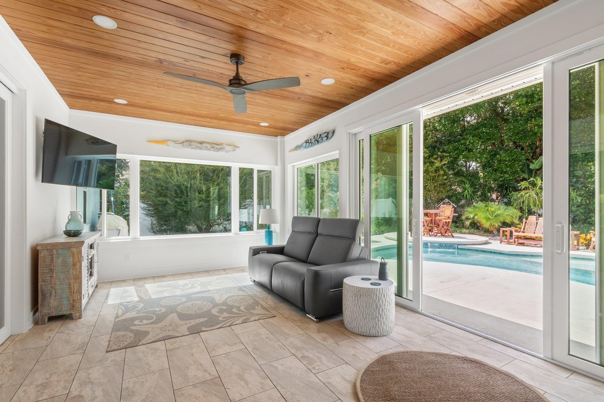 Image 11 of 50 For 3432 Kings Rd S