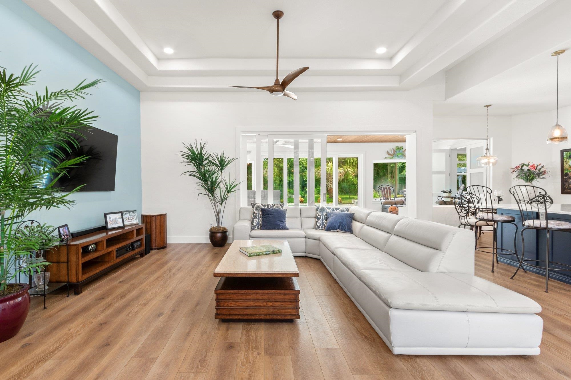 Image 13 of 50 For 3432 Kings Rd S