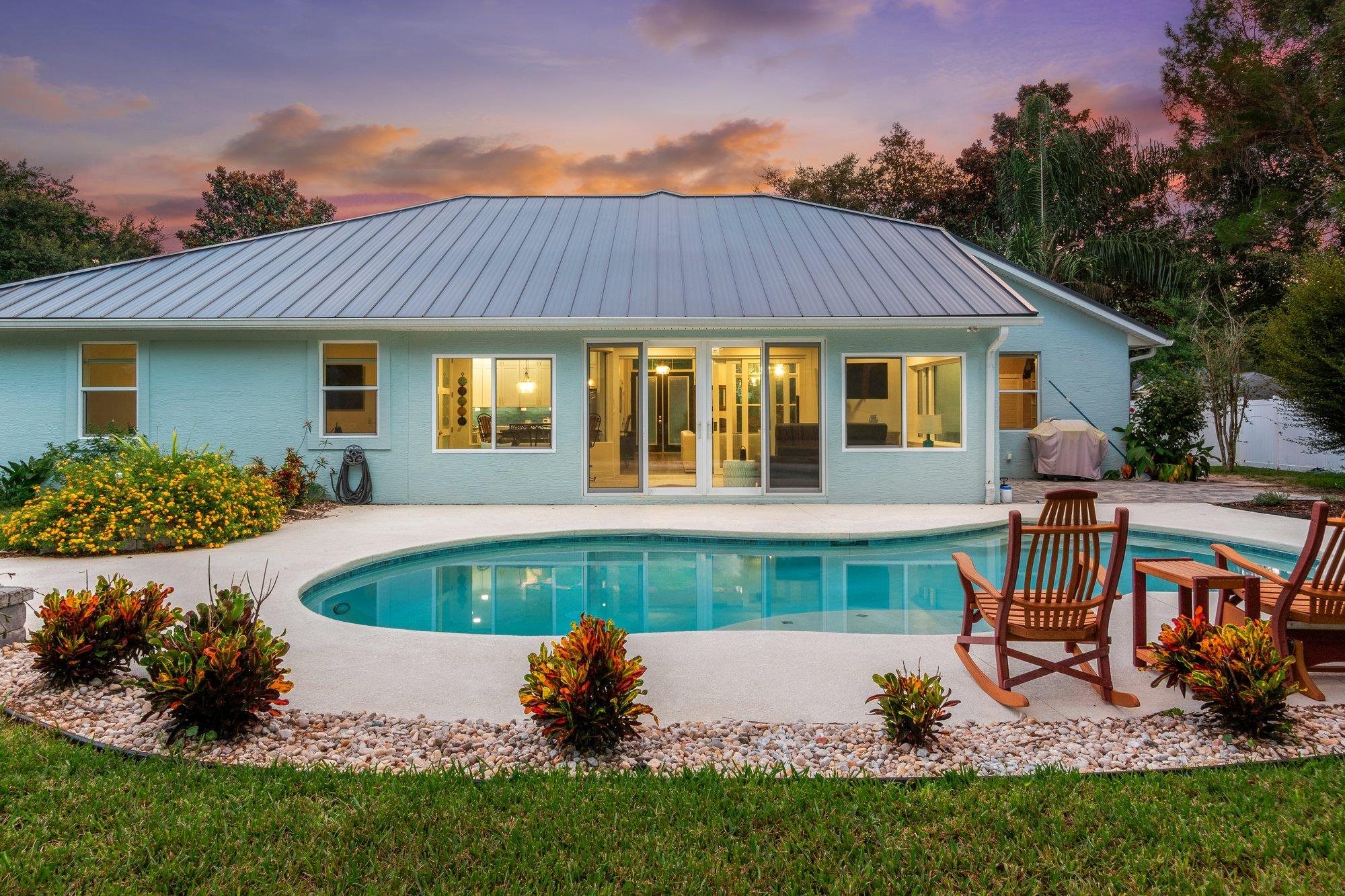 Image 2 of 50 For 3432 Kings Rd S