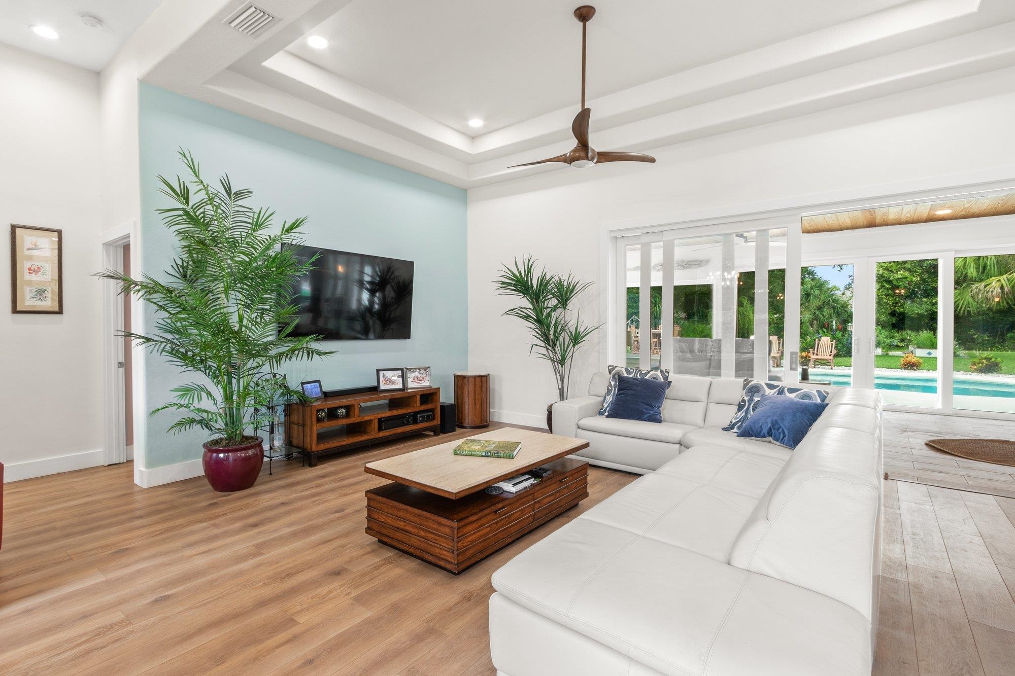 Image 9 of 50 For 3432 Kings Rd S