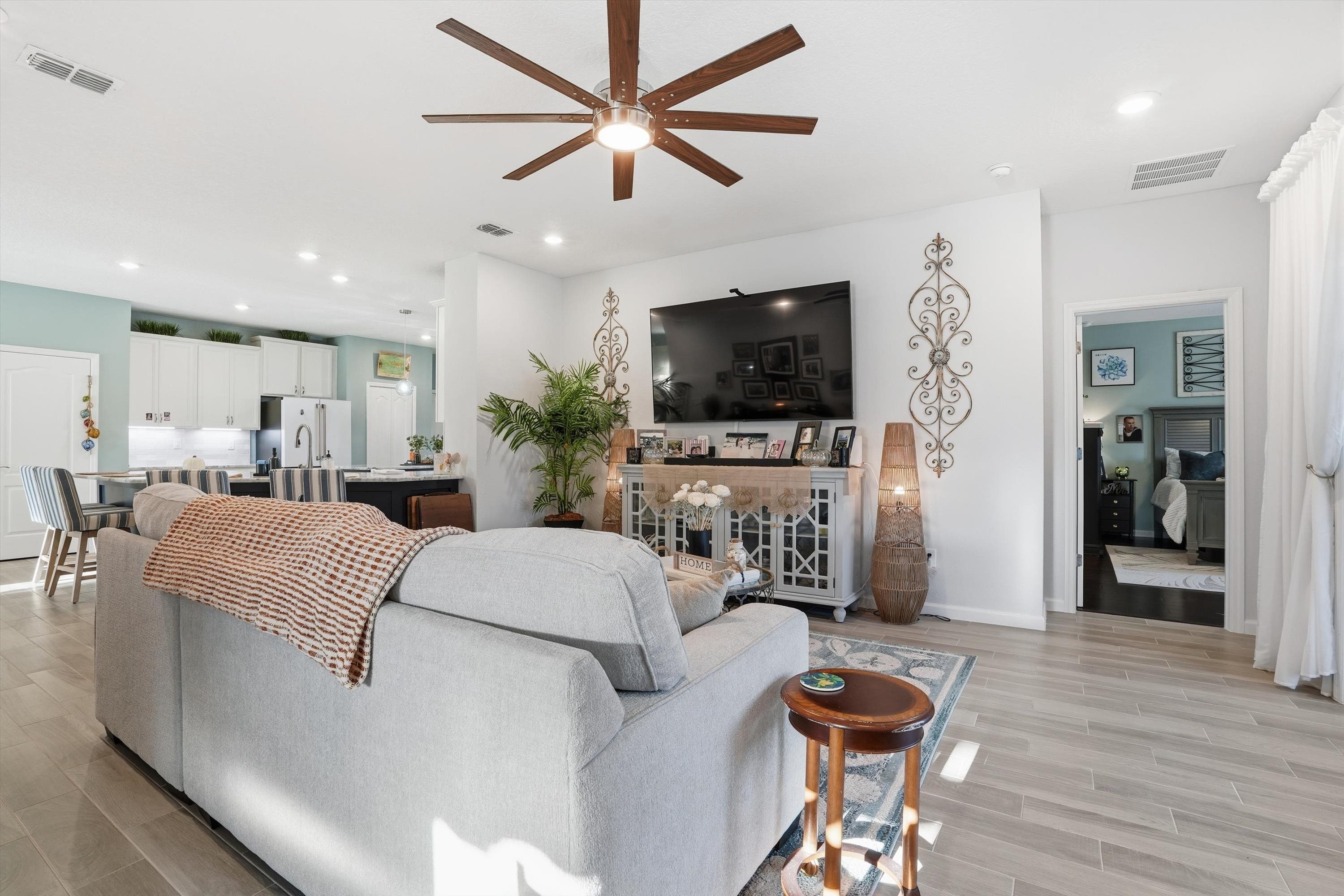 Image 13 of 45 For 20 Trumpco Dr