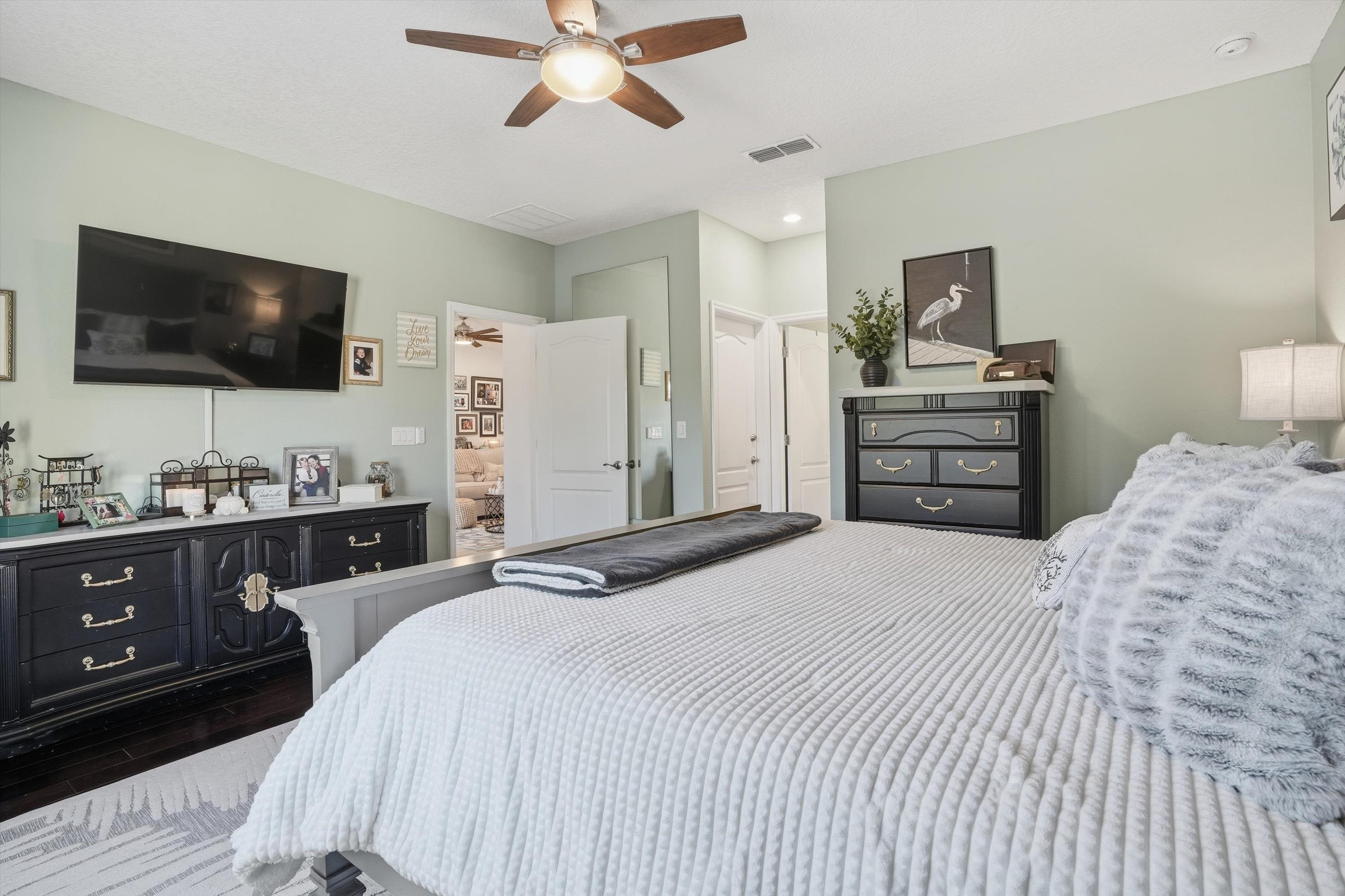 Image 17 of 45 For 20 Trumpco Dr