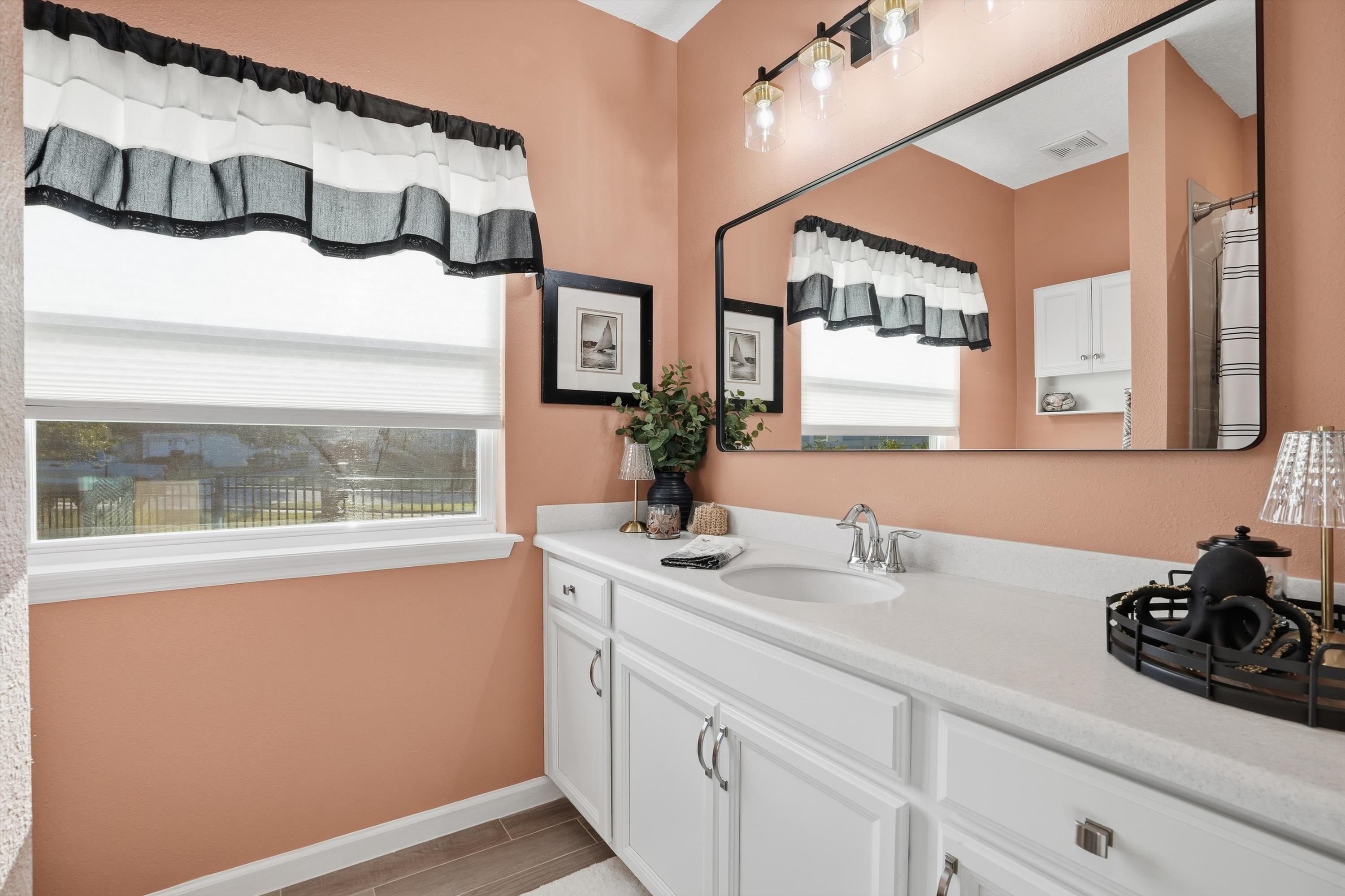 Image 25 of 45 For 20 Trumpco Dr