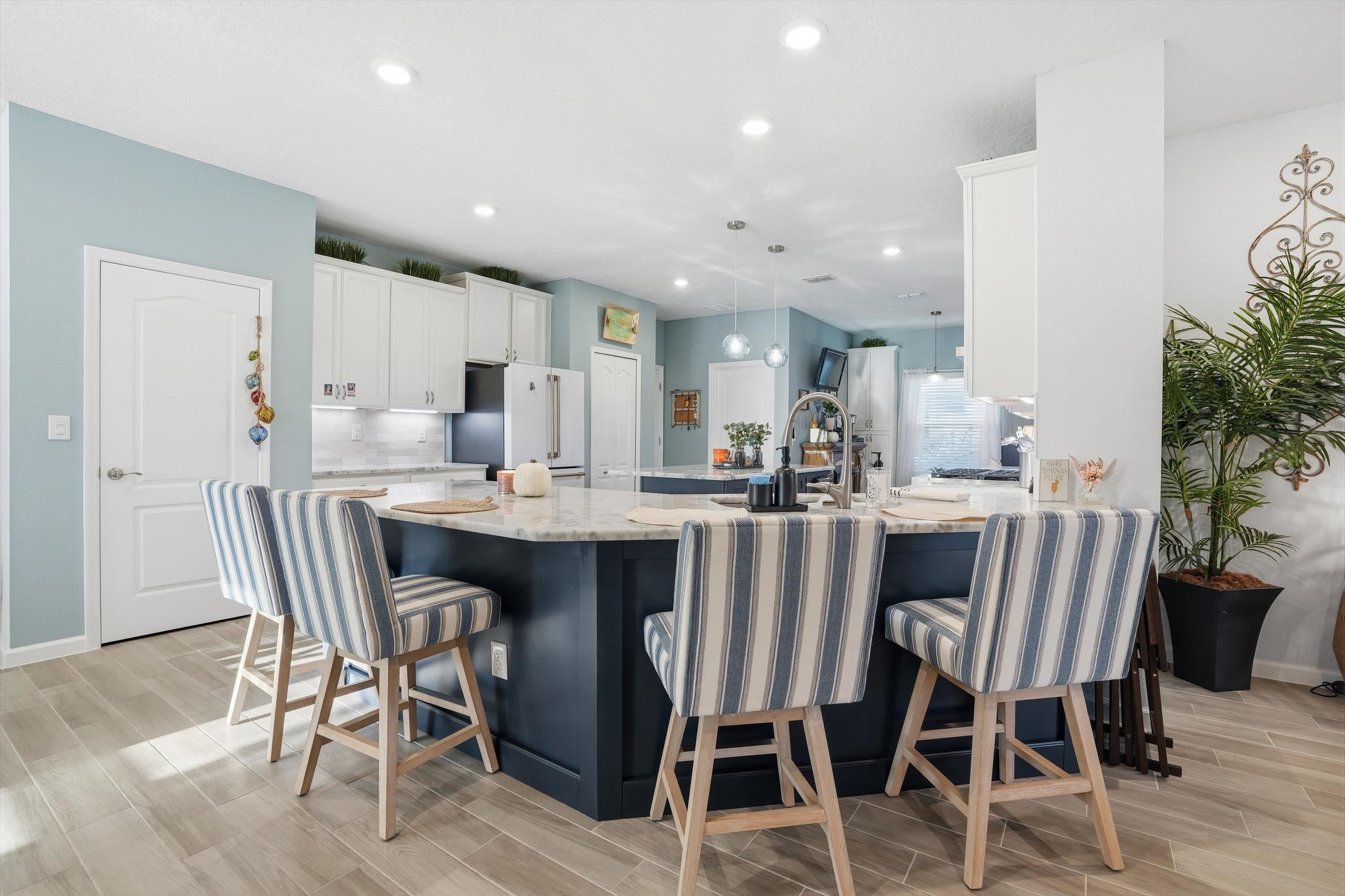 Image 6 of 45 For 20 Trumpco Dr