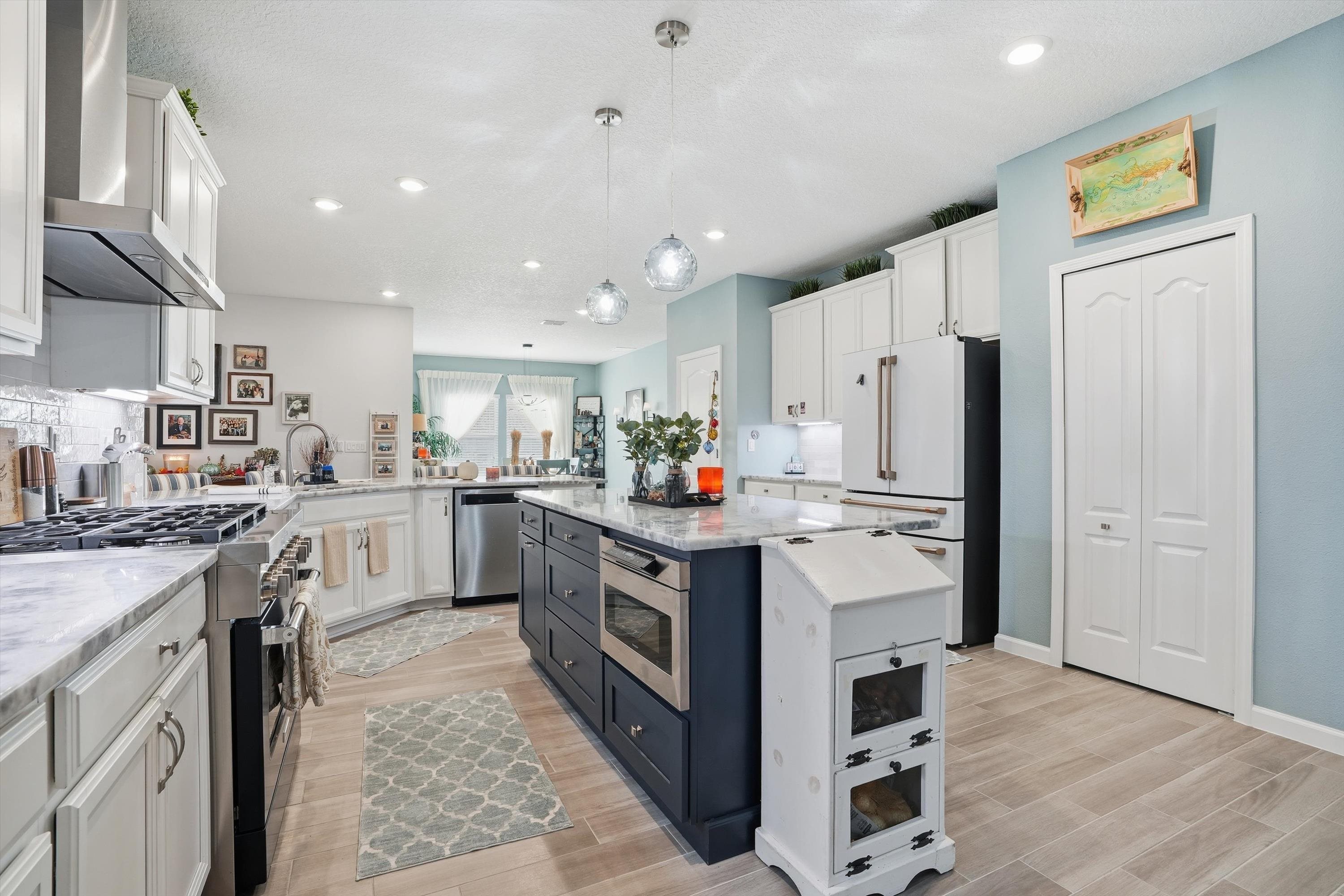 Image 8 of 45 For 20 Trumpco Dr