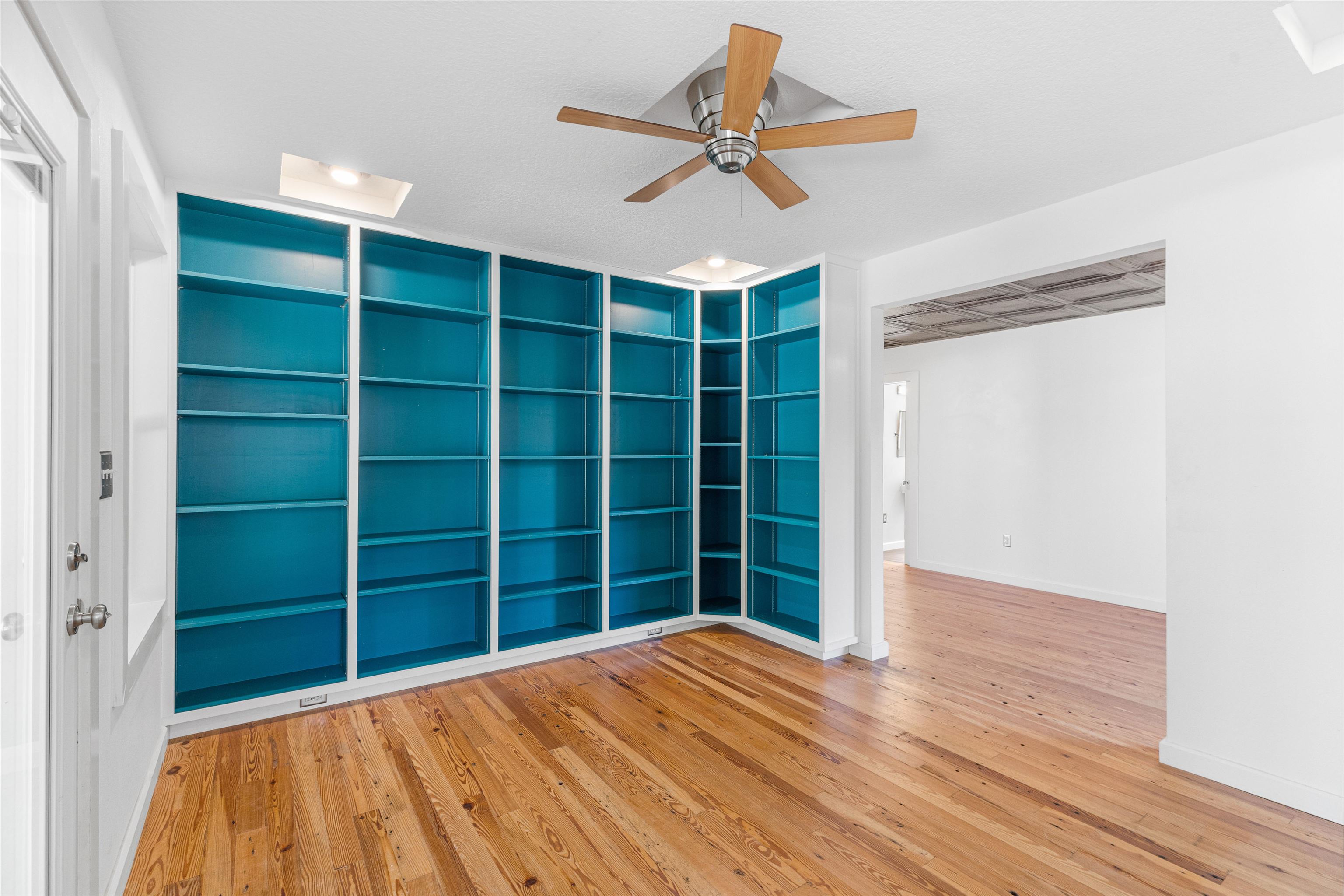 Image 10 of 54 For 5 Carey St.  