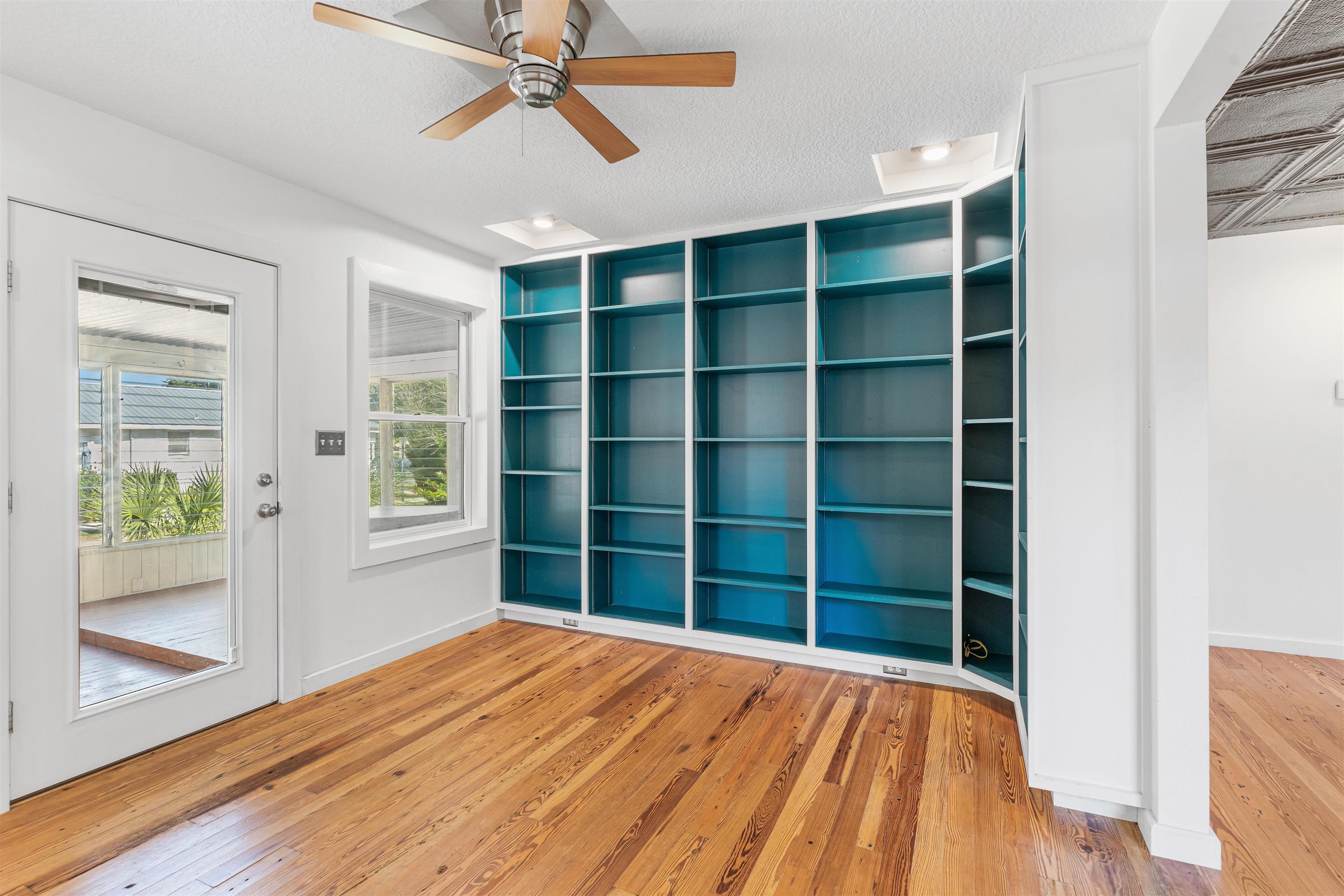 Image 11 of 54 For 5 Carey St.  