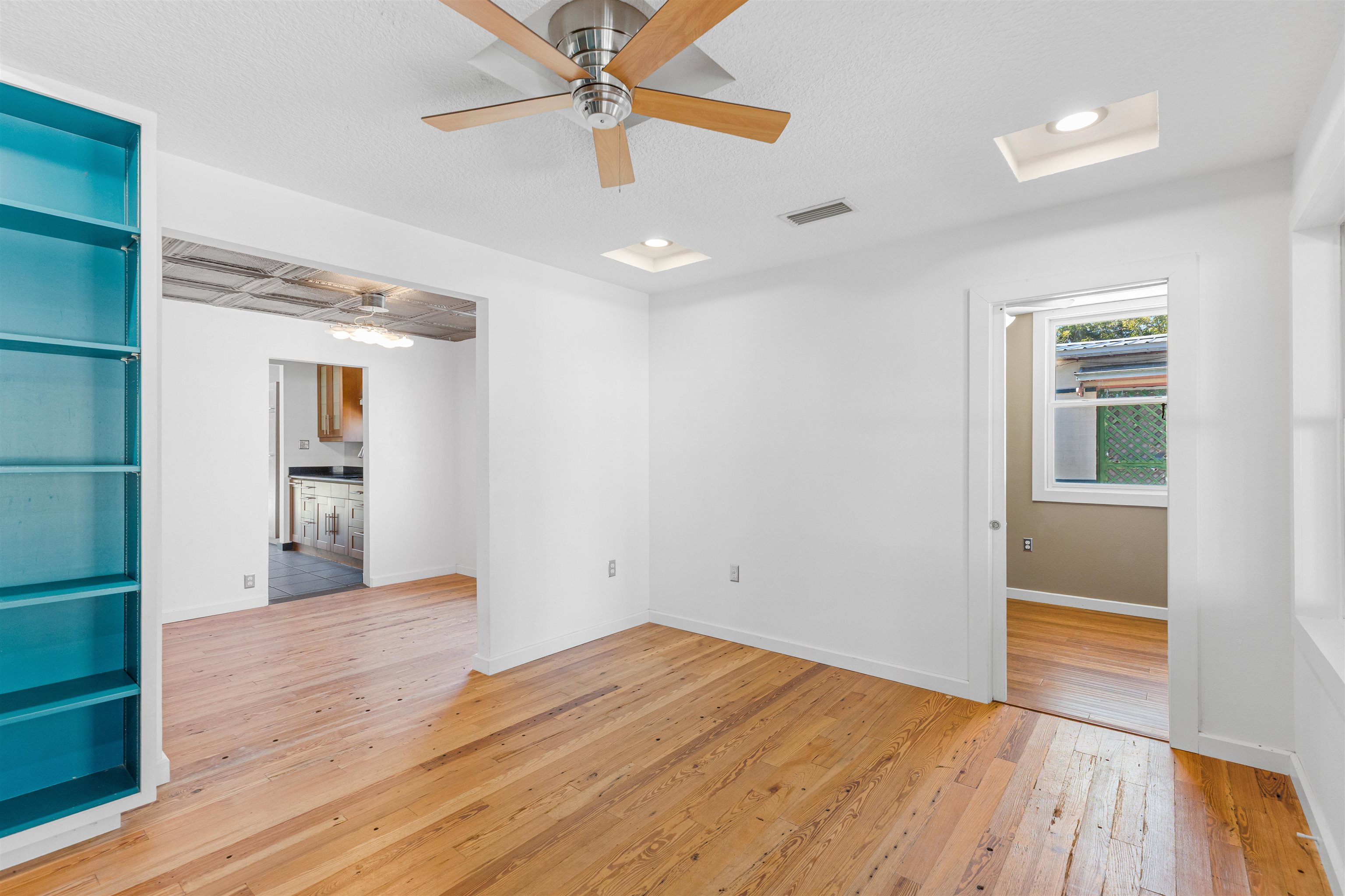 Image 12 of 54 For 5 Carey St.  