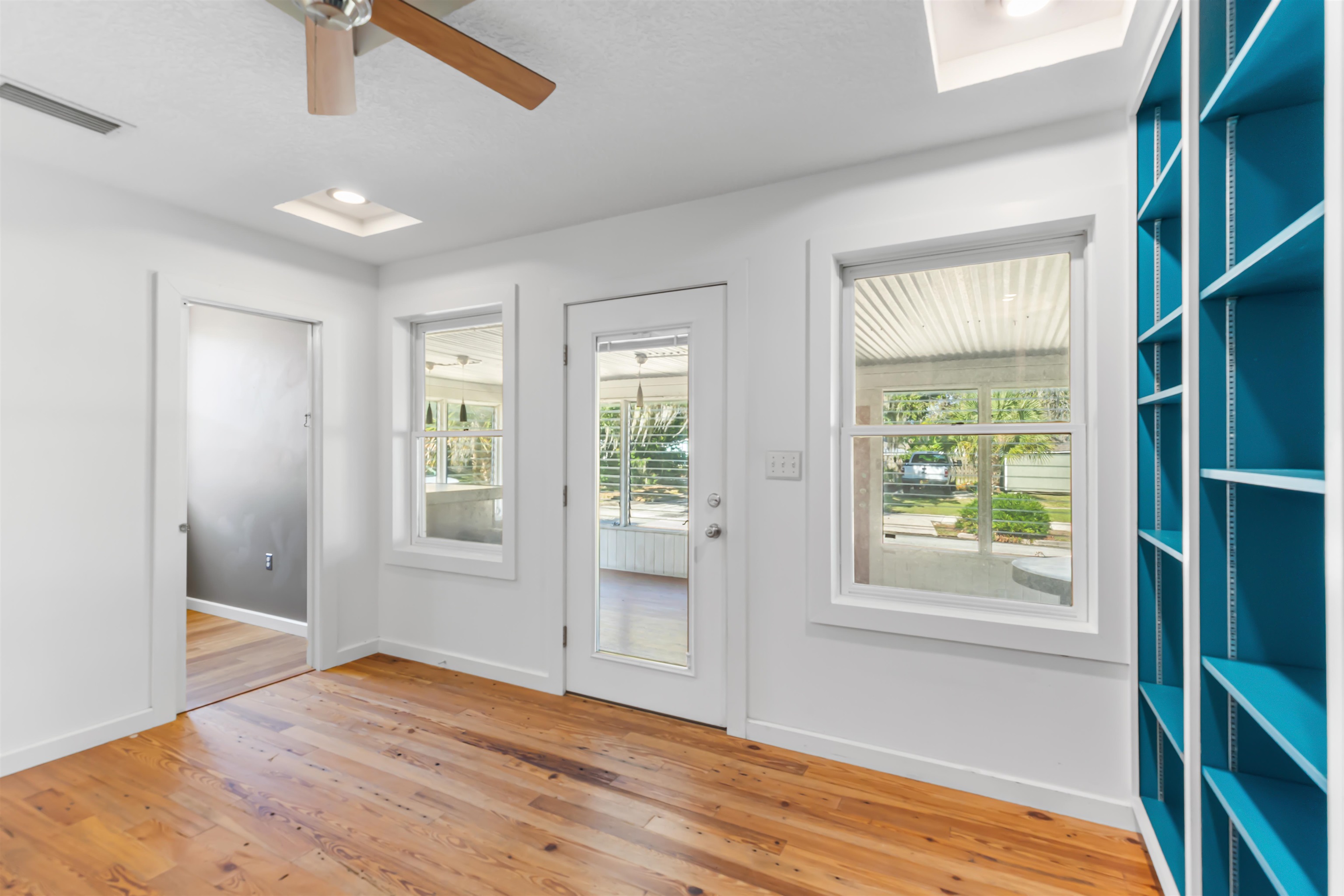 Image 14 of 54 For 5 Carey St.  