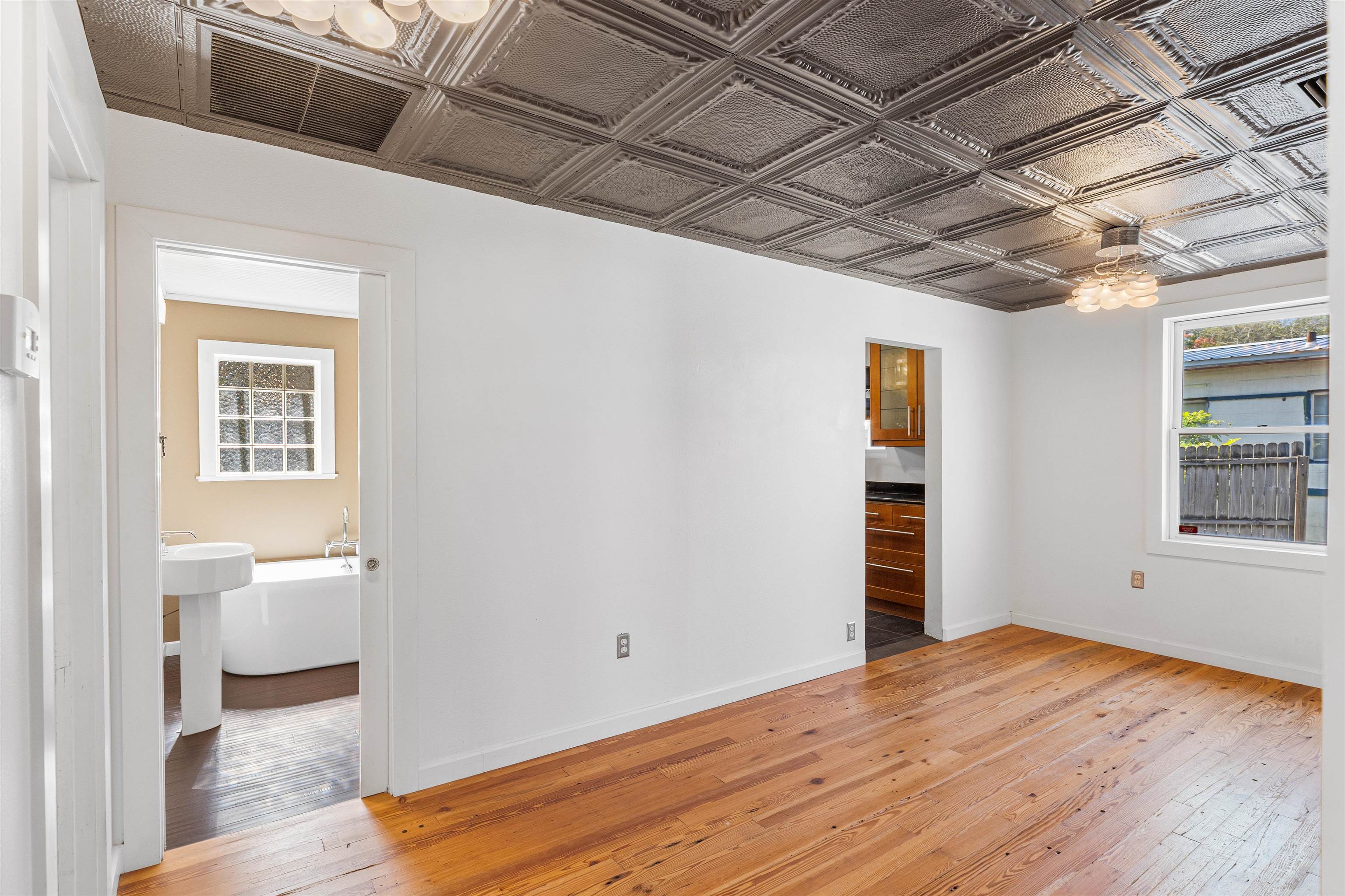 Image 16 of 54 For 5 Carey St.  