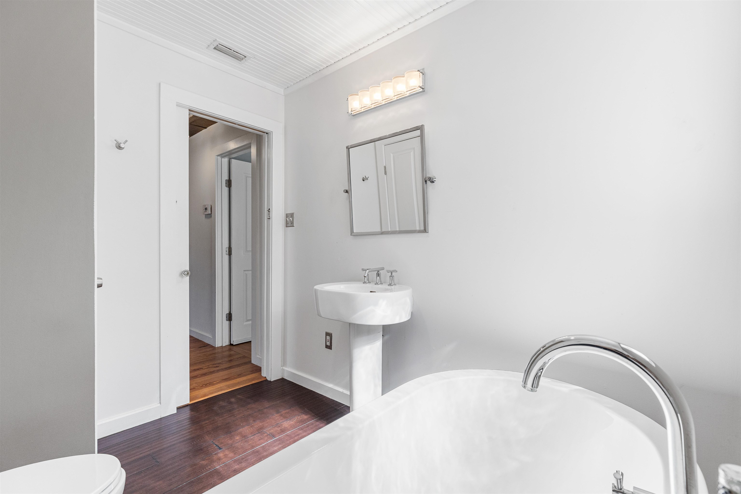 Image 22 of 54 For 5 Carey St.  