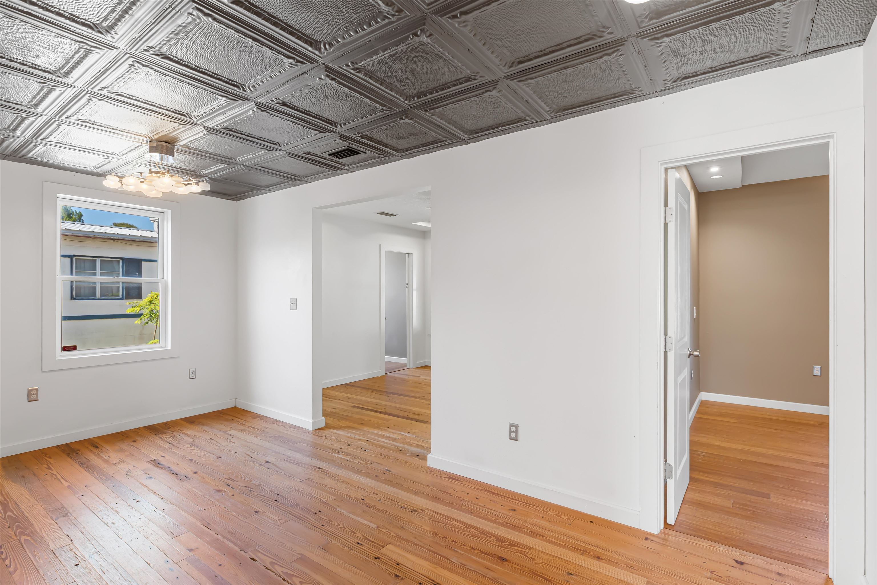 Image 25 of 54 For 5 Carey St.  