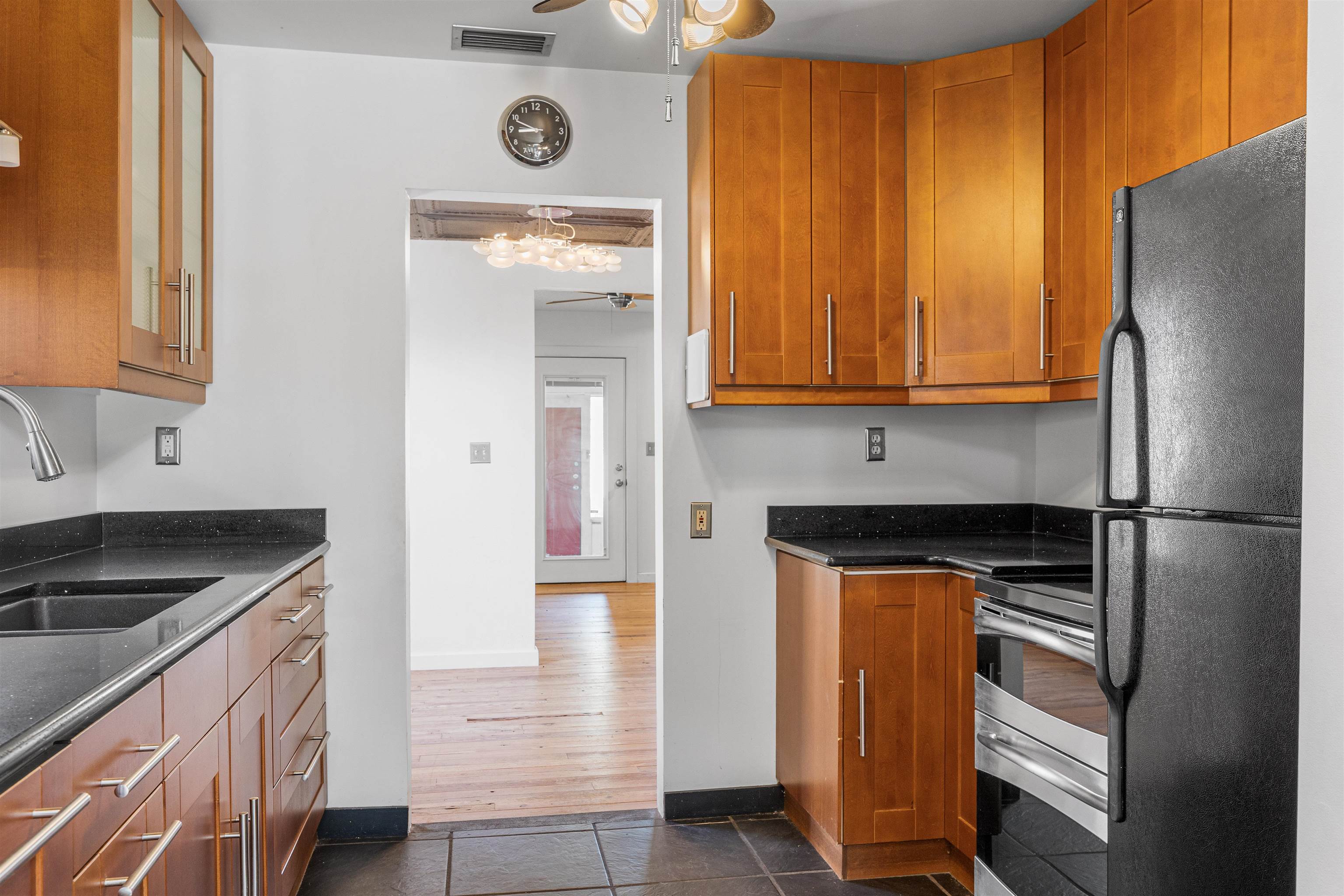 Image 26 of 54 For 5 Carey St.  