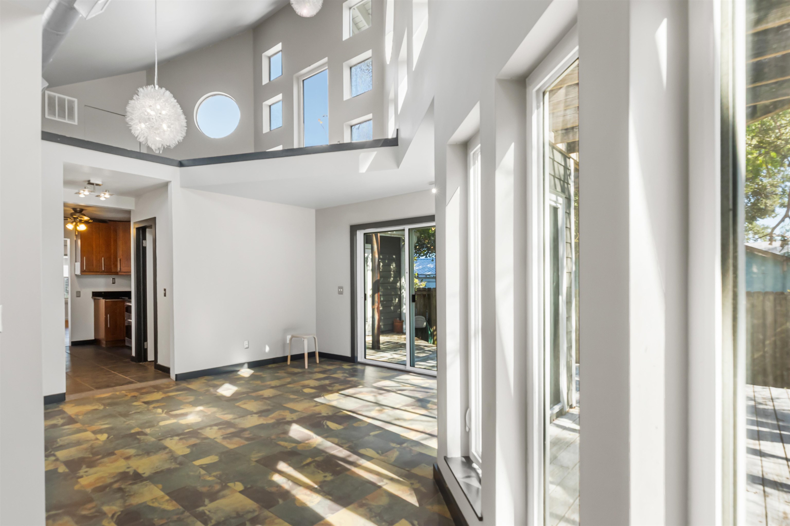 Image 31 of 54 For 5 Carey St.  