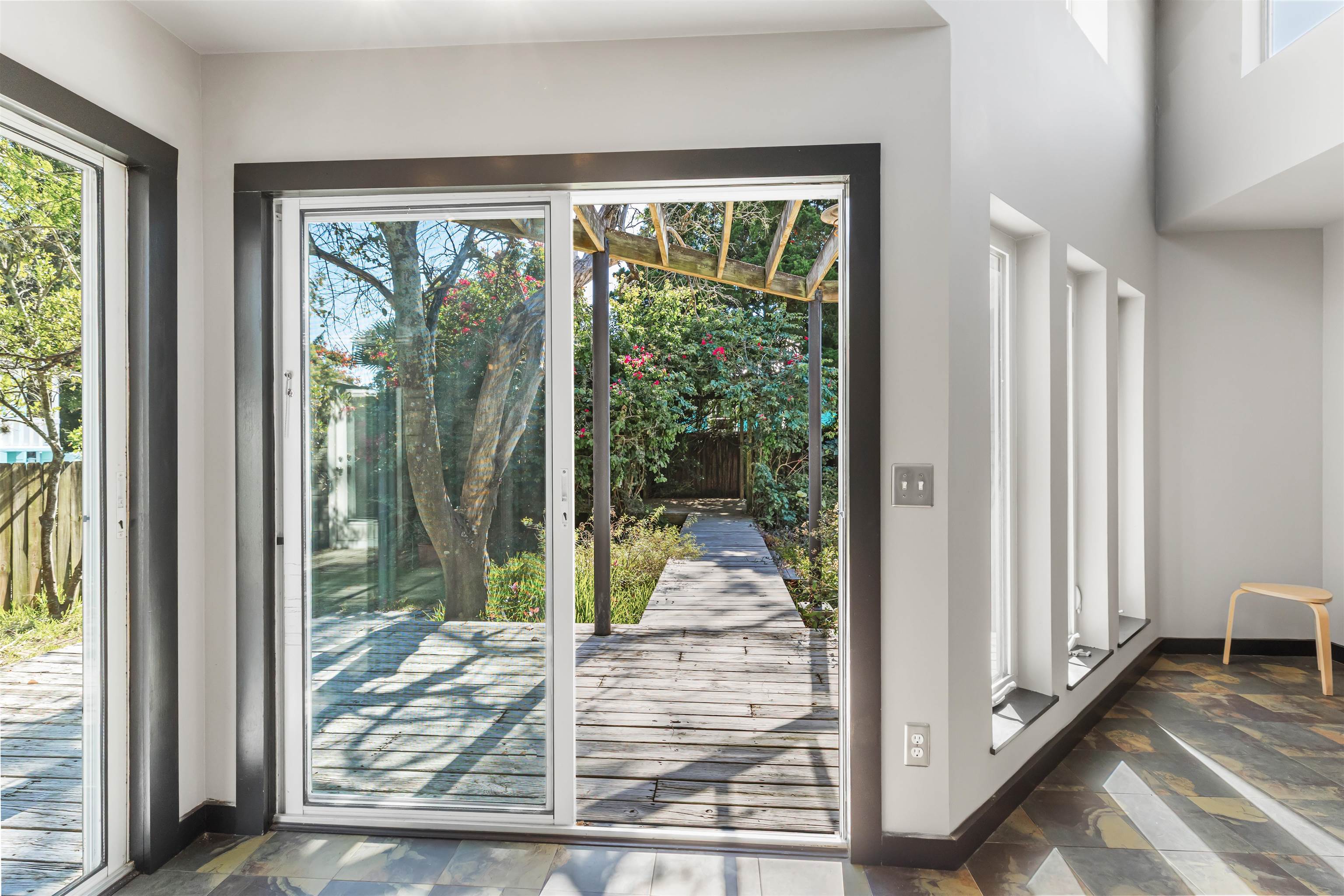 Image 32 of 54 For 5 Carey St.  