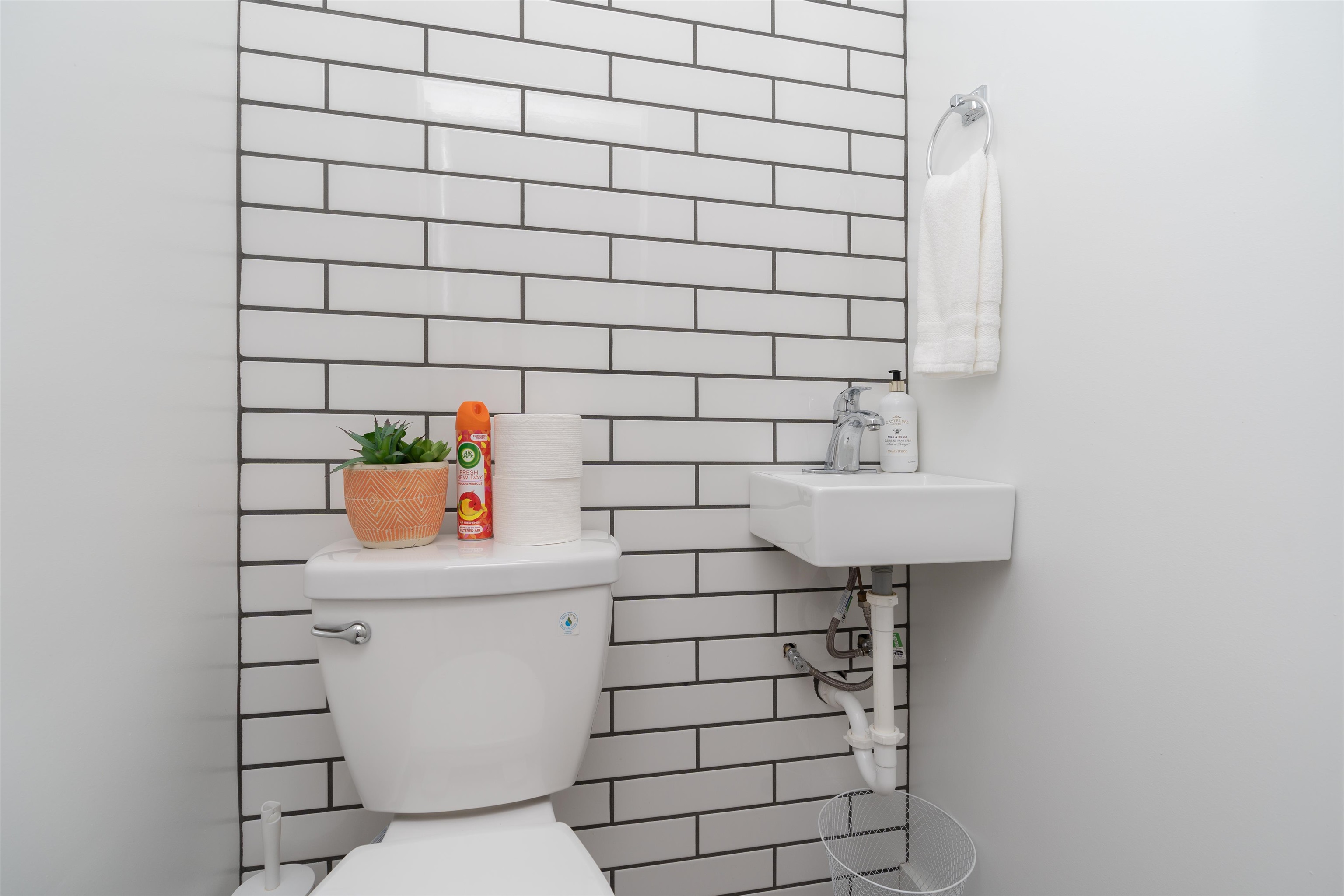 Image 11 of 44 For 28 Arenta St