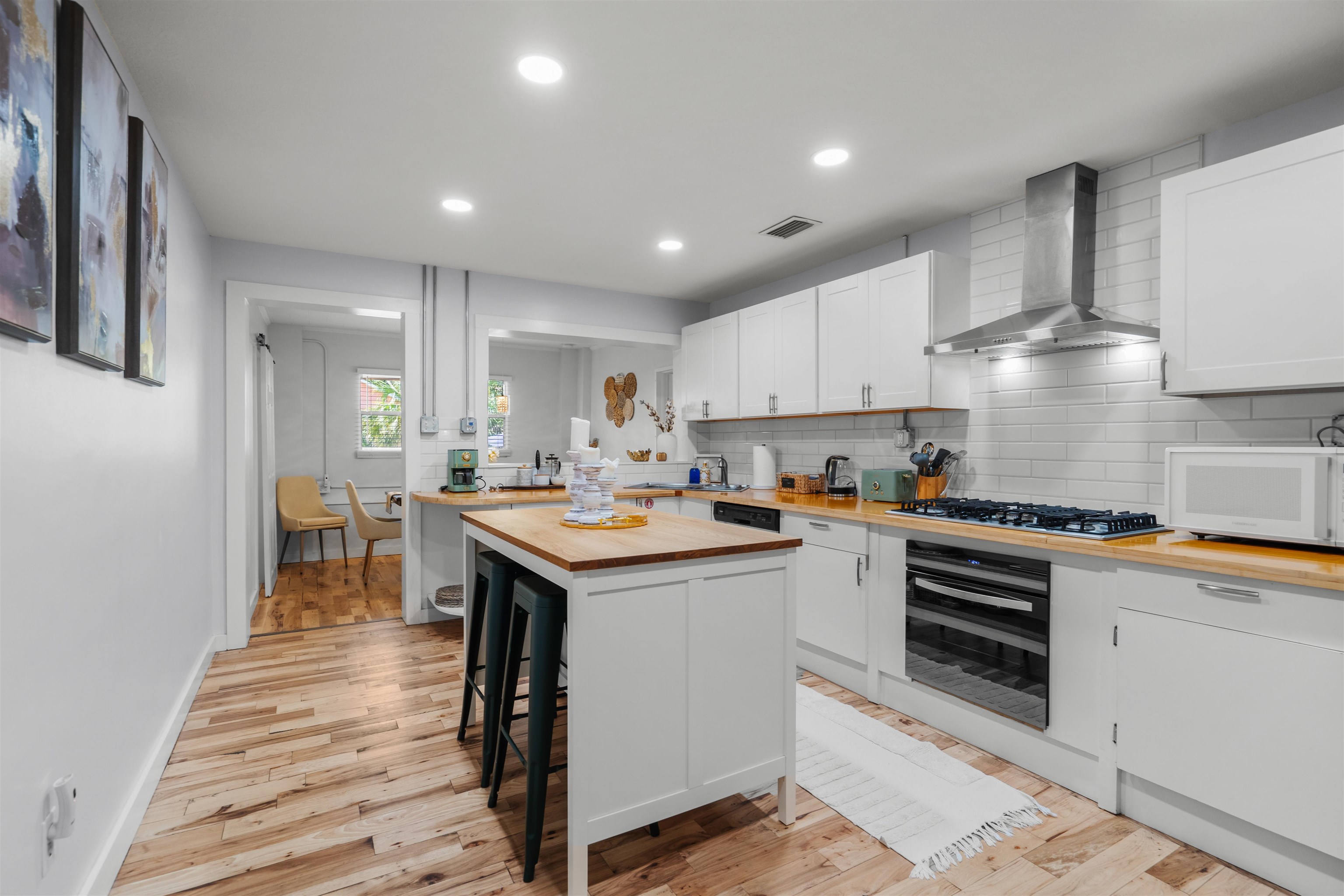 Image 14 of 44 For 28 Arenta St