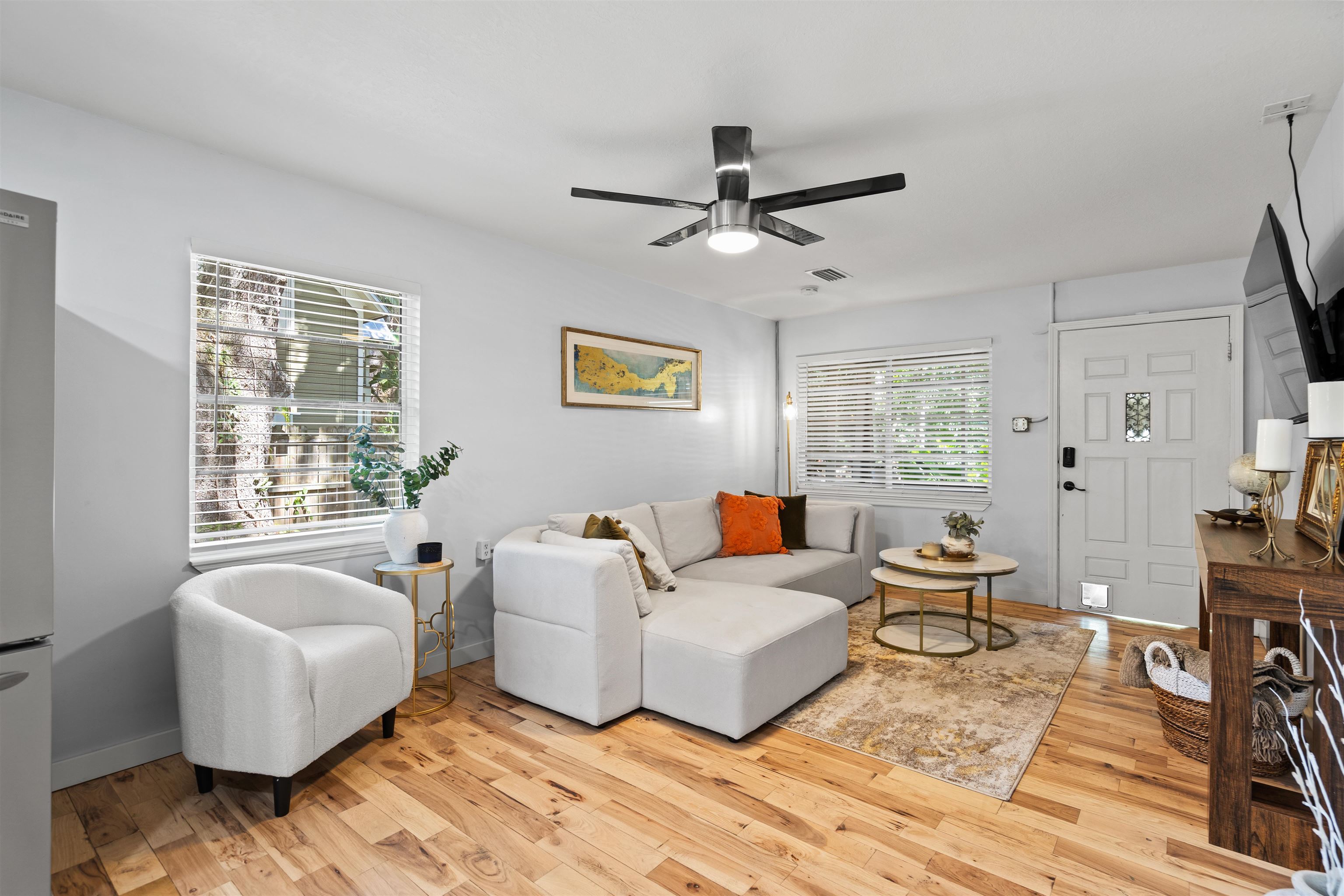 Image 15 of 44 For 28 Arenta St