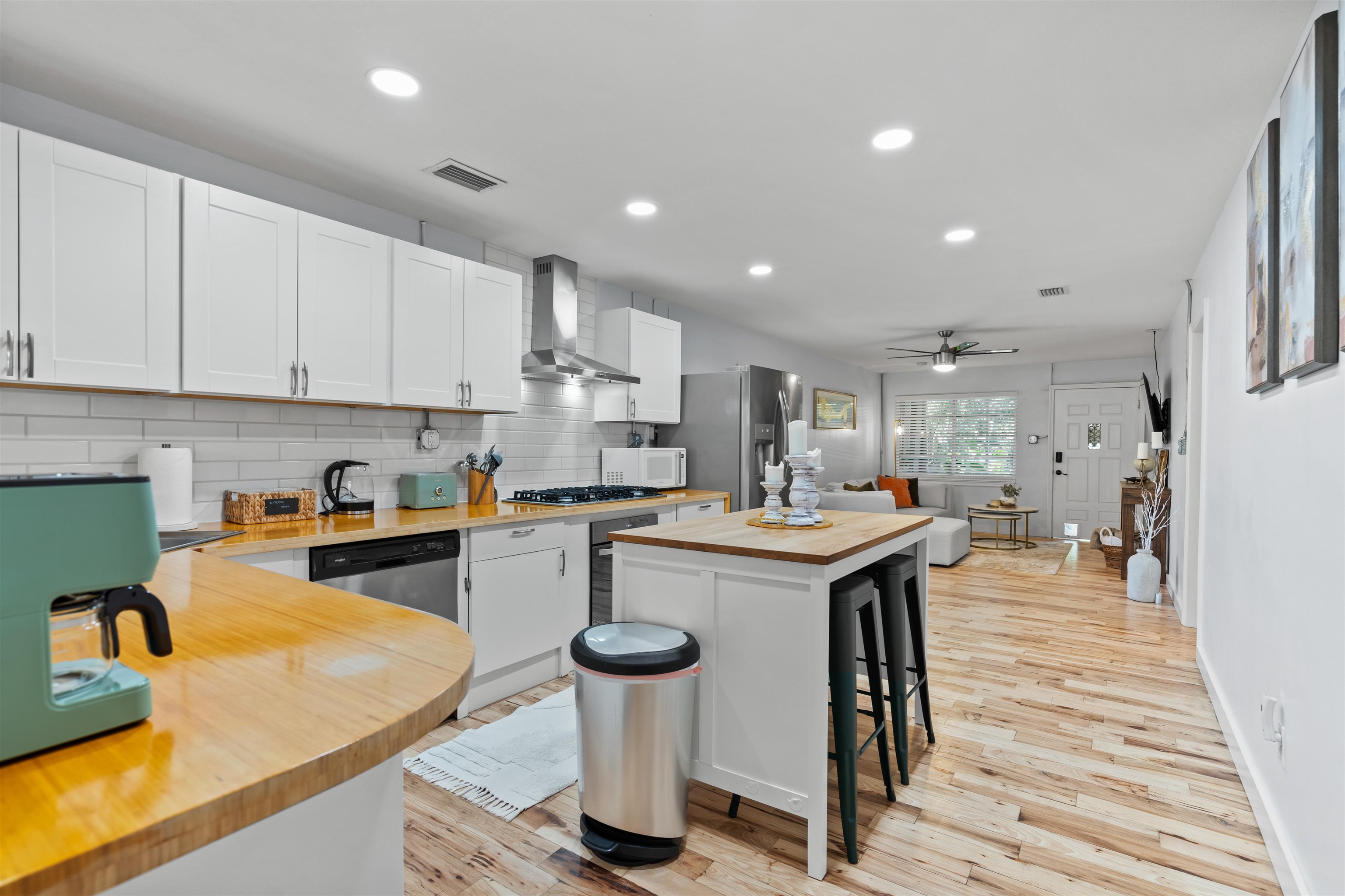 Image 16 of 44 For 28 Arenta St