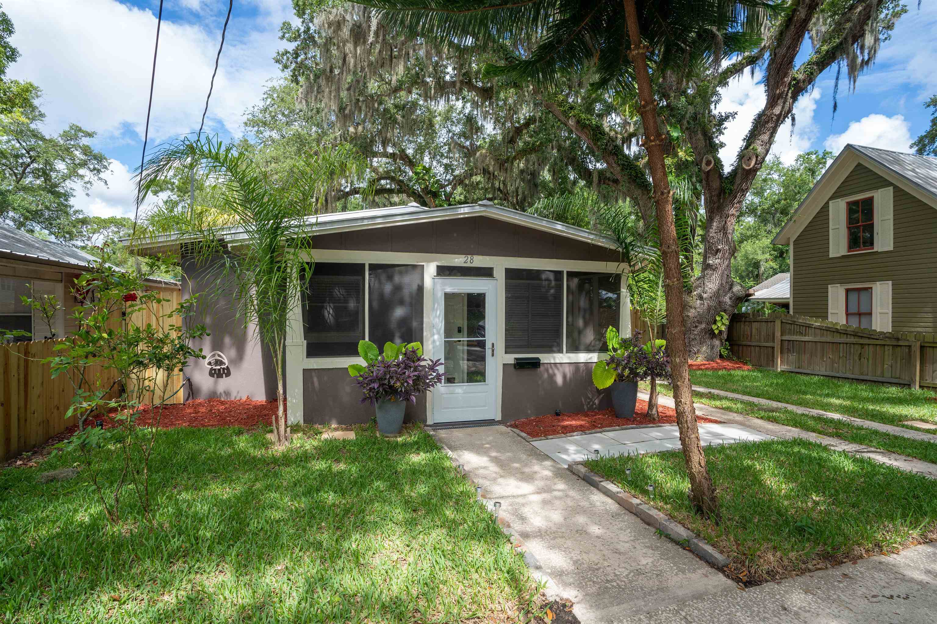 Image 2 of 44 For 28 Arenta St