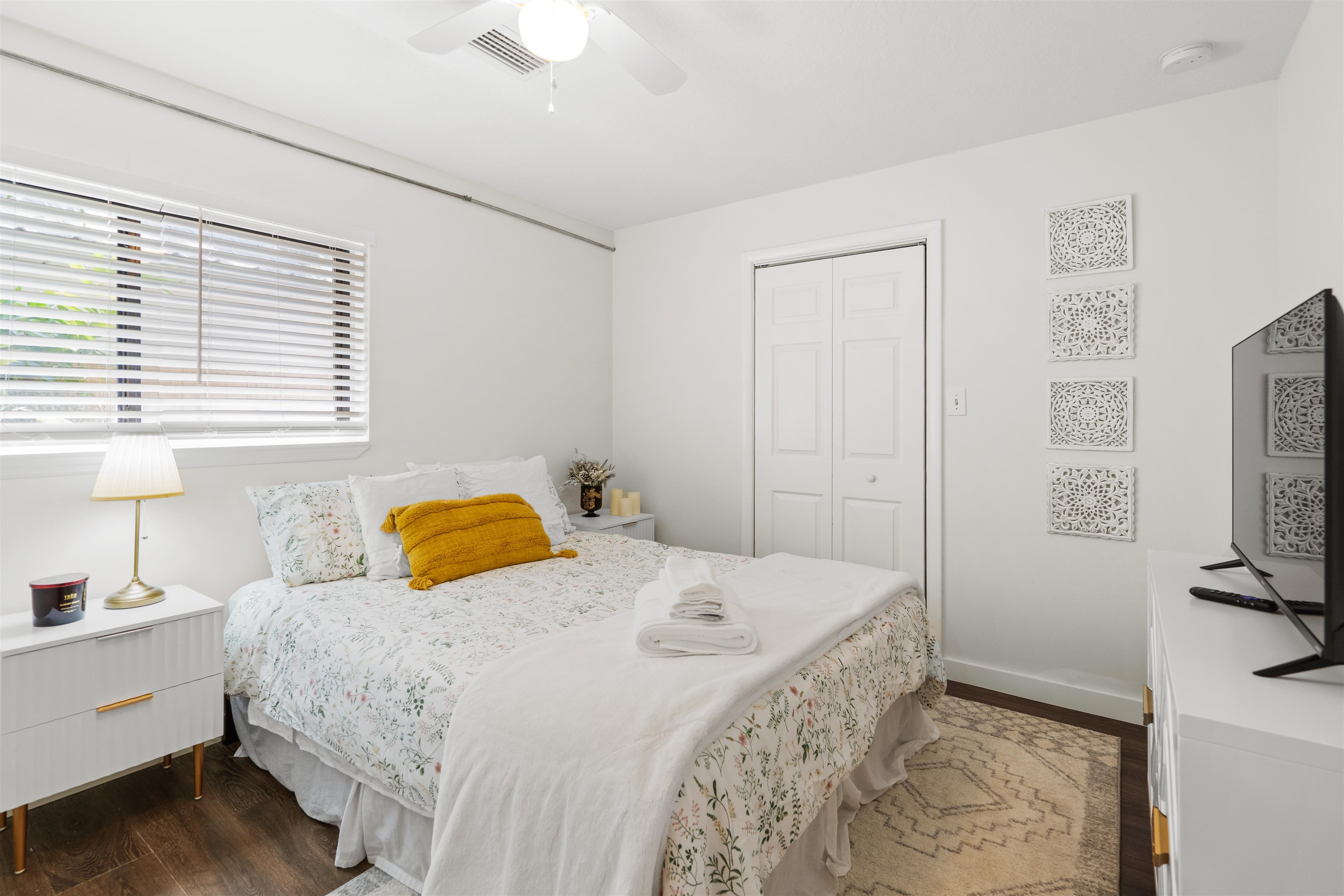 Image 26 of 44 For 28 Arenta St