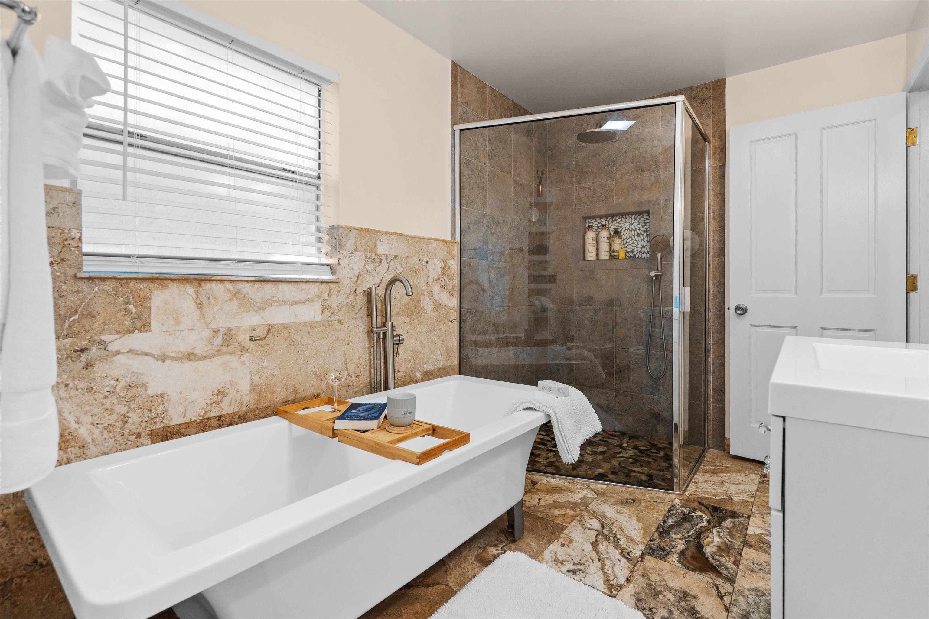 Image 32 of 44 For 28 Arenta St