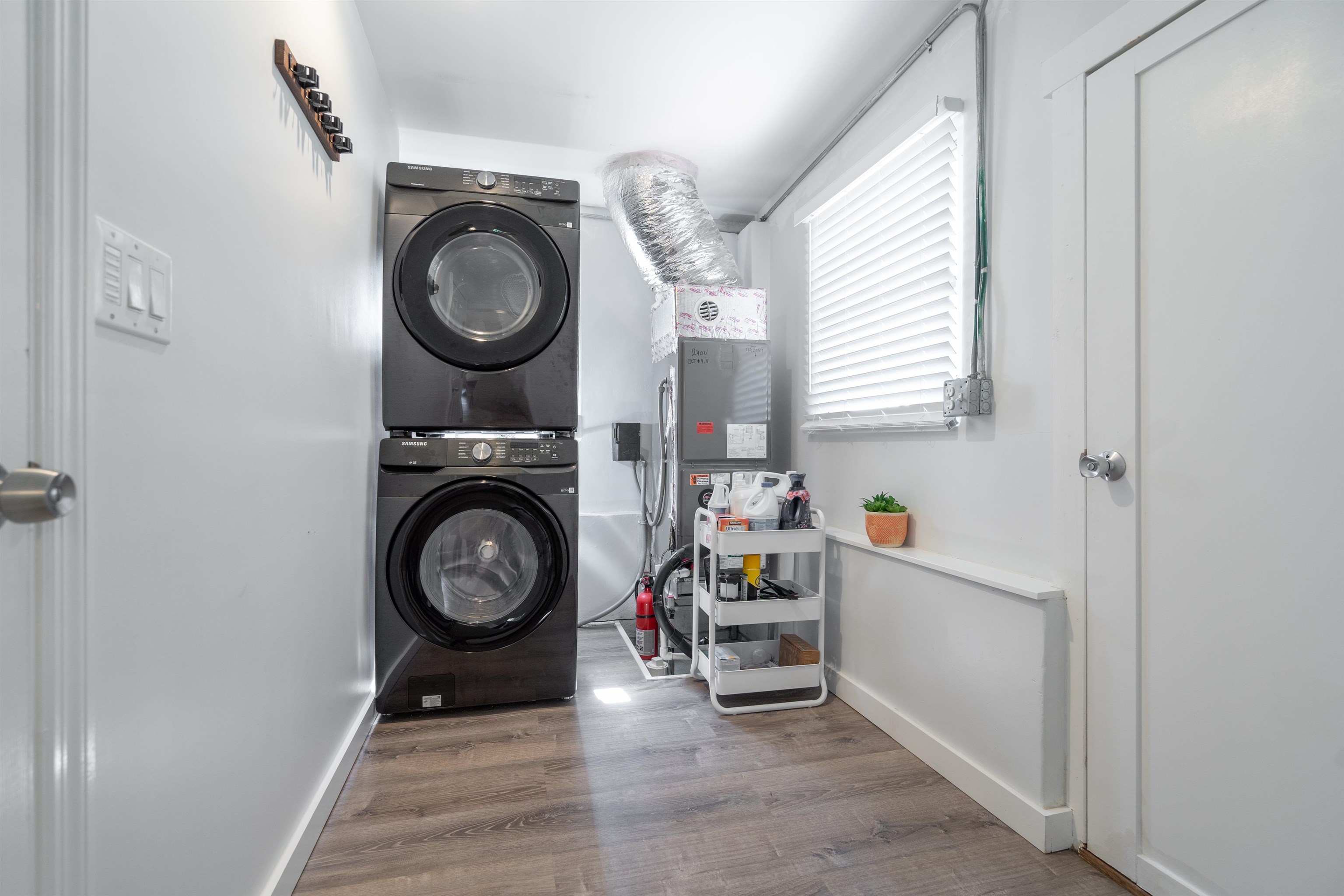 Image 33 of 44 For 28 Arenta St