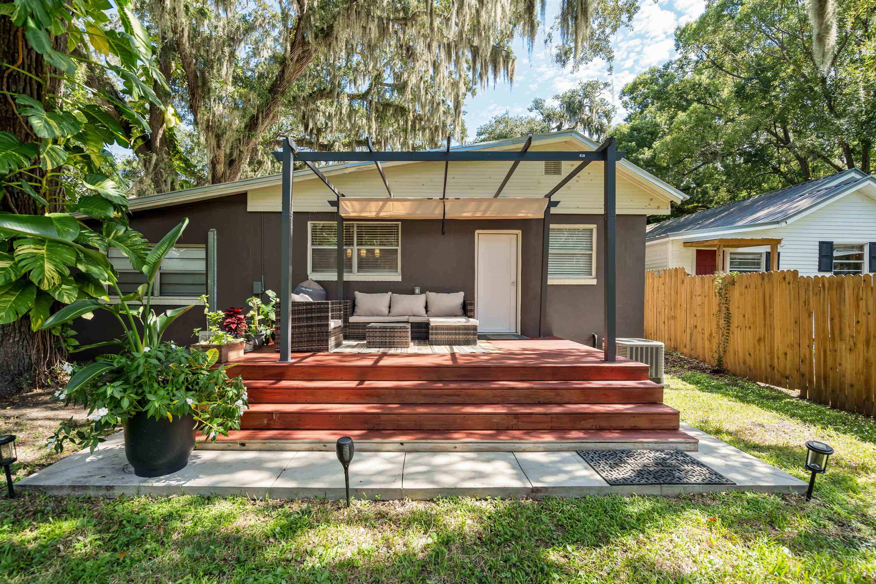 Image 7 of 44 For 28 Arenta St