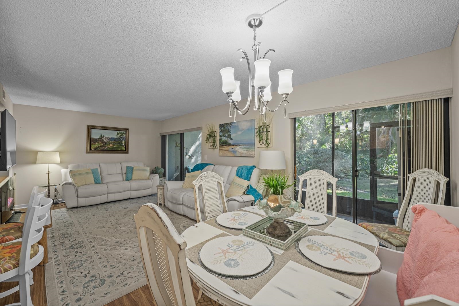 Image 24 of 52 For 37 Alcira Ct